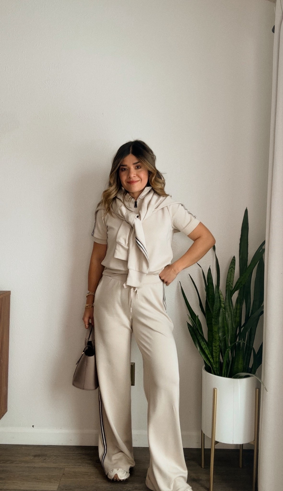 How cute is this athleisure set ft @Alp N Rock best selling sport set! These pieces available in 5 more colors and they are all incredibly chic! Love how soft the fabric is and the fit is truly perfection! Order your regular size.
Top size xs
Pants size xs
Add the half zip sweater over the shoulders for added detail! 

#LTKActive #LTKootd #LTKTravel