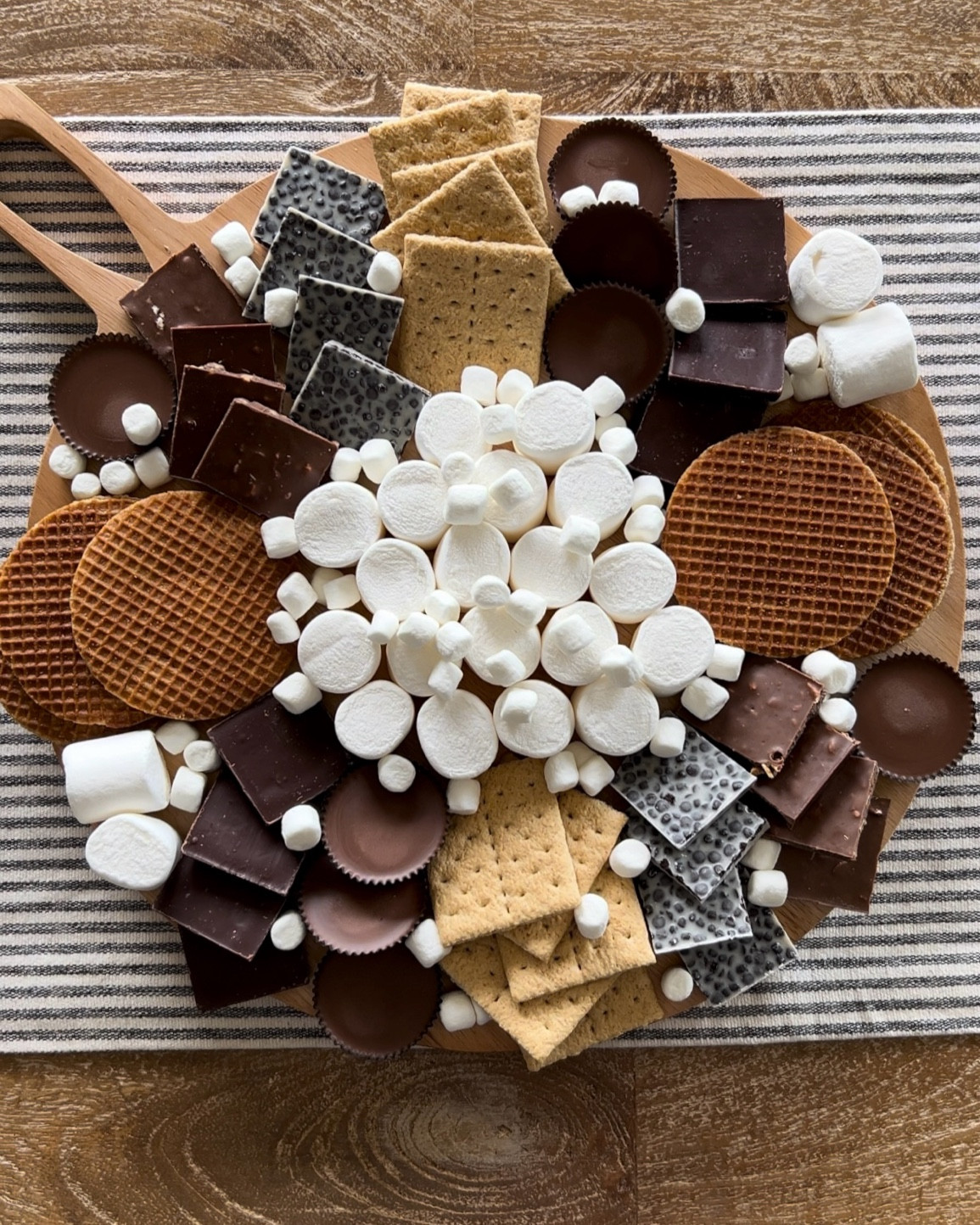 Hosting idea: make this s’mores board for your next summer party!

#LTKSeasonal #LTKParties #LTKHome
