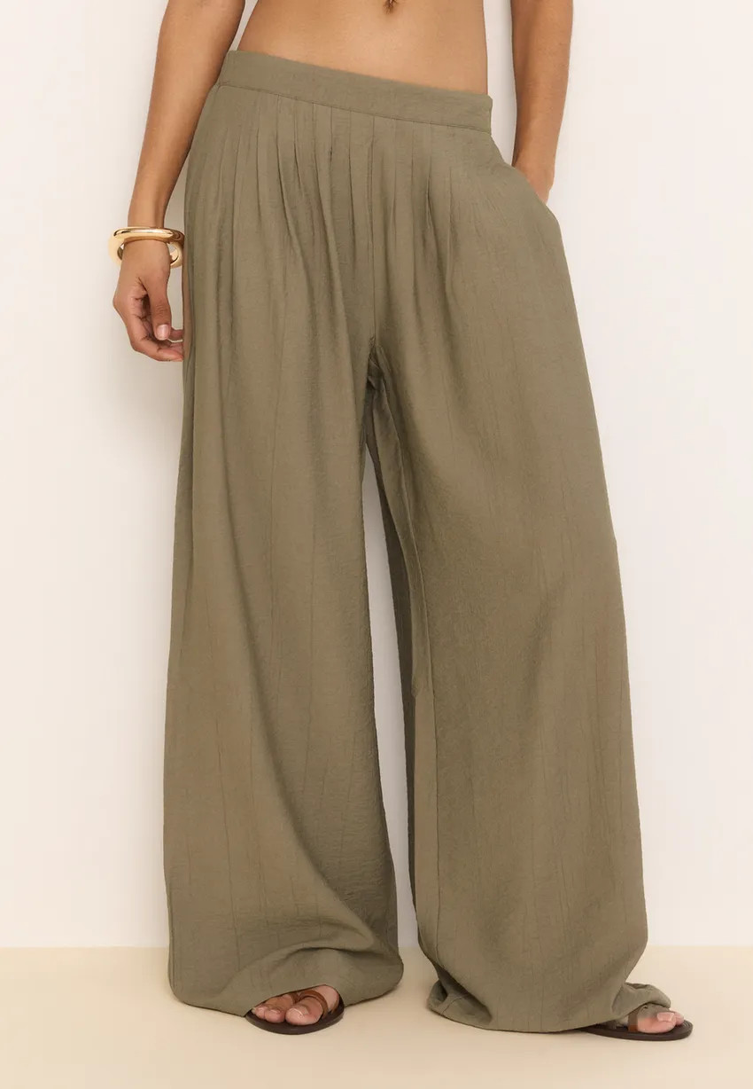 Darted palazzo trousers - Women's fashion | Stradivarius United Kingdom | Stradivarius (UK)