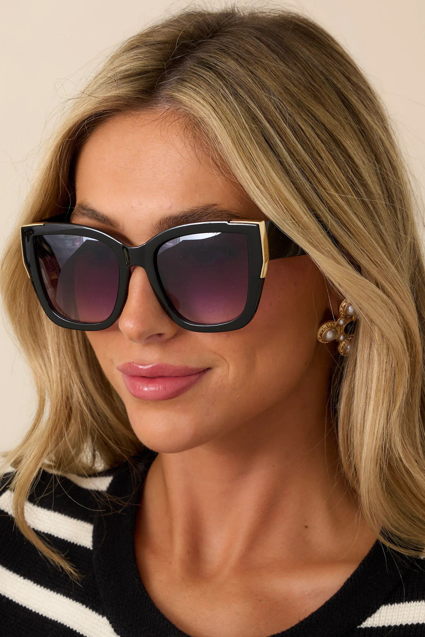 Edgy Intention Black Cat-Eye Sunglasses | Red Dress