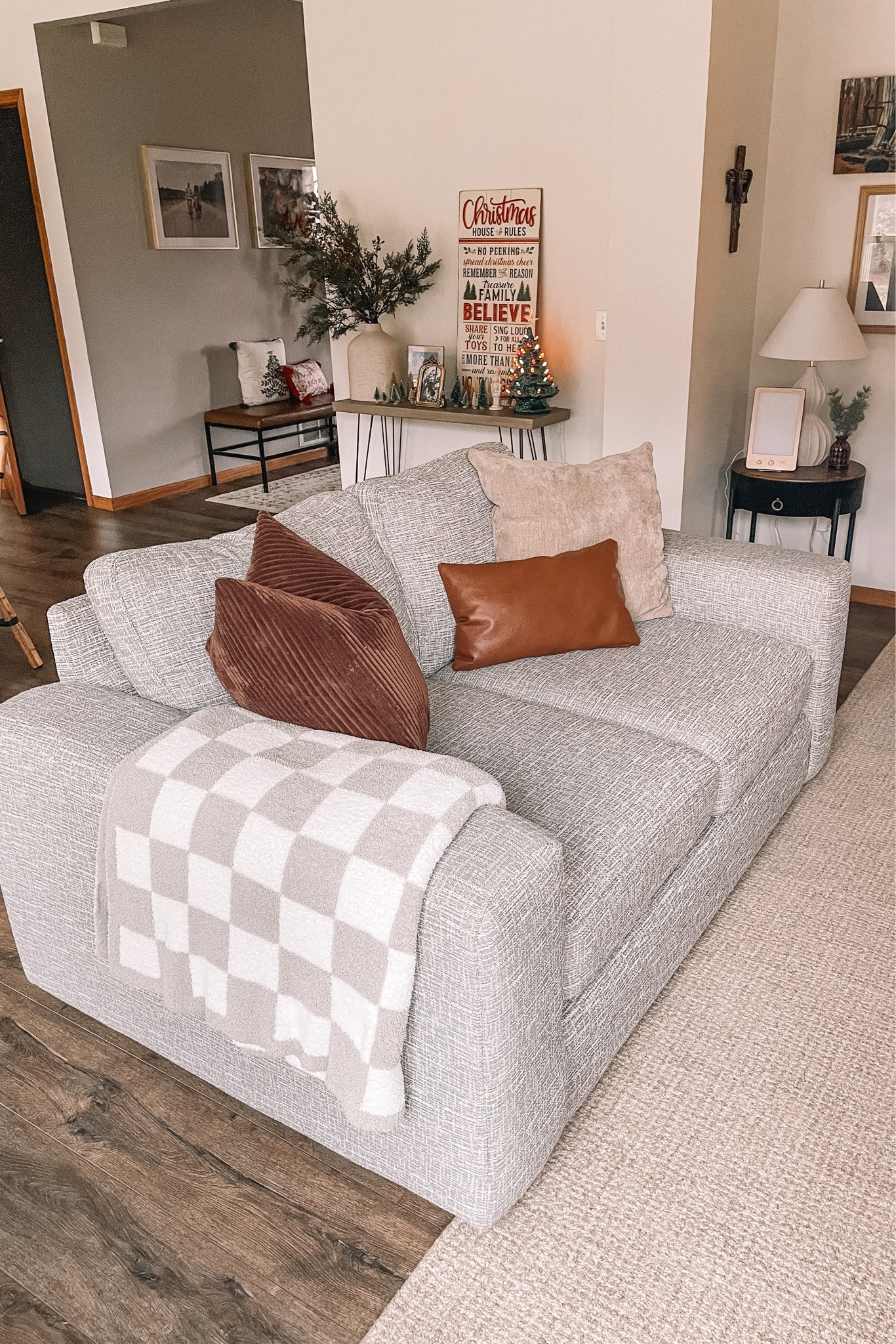 Slumberland sale!! Ends soon - 50% off loveseat couch!

Comfy couch 
Living room decor 
Home decor 
Will rug
Coffee table 

#LTKfamily #LTKhome #LTKsalealert