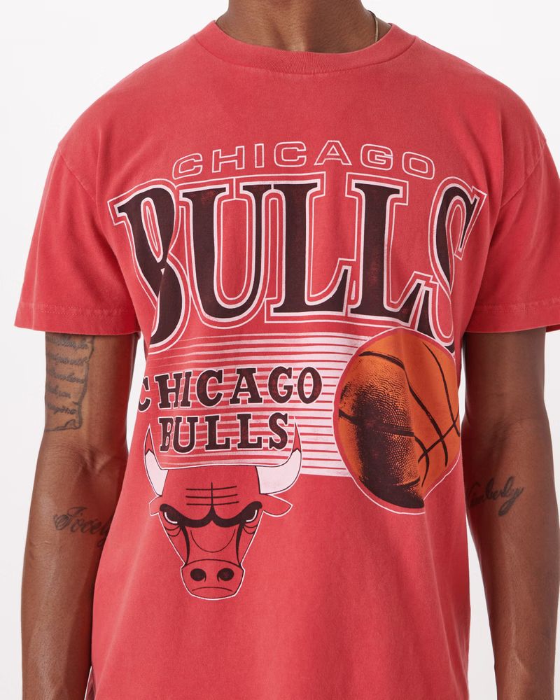 Men's Chicago Bulls Graphic Tee | Men's Tops | Abercrombie.com | Abercrombie & Fitch (US)