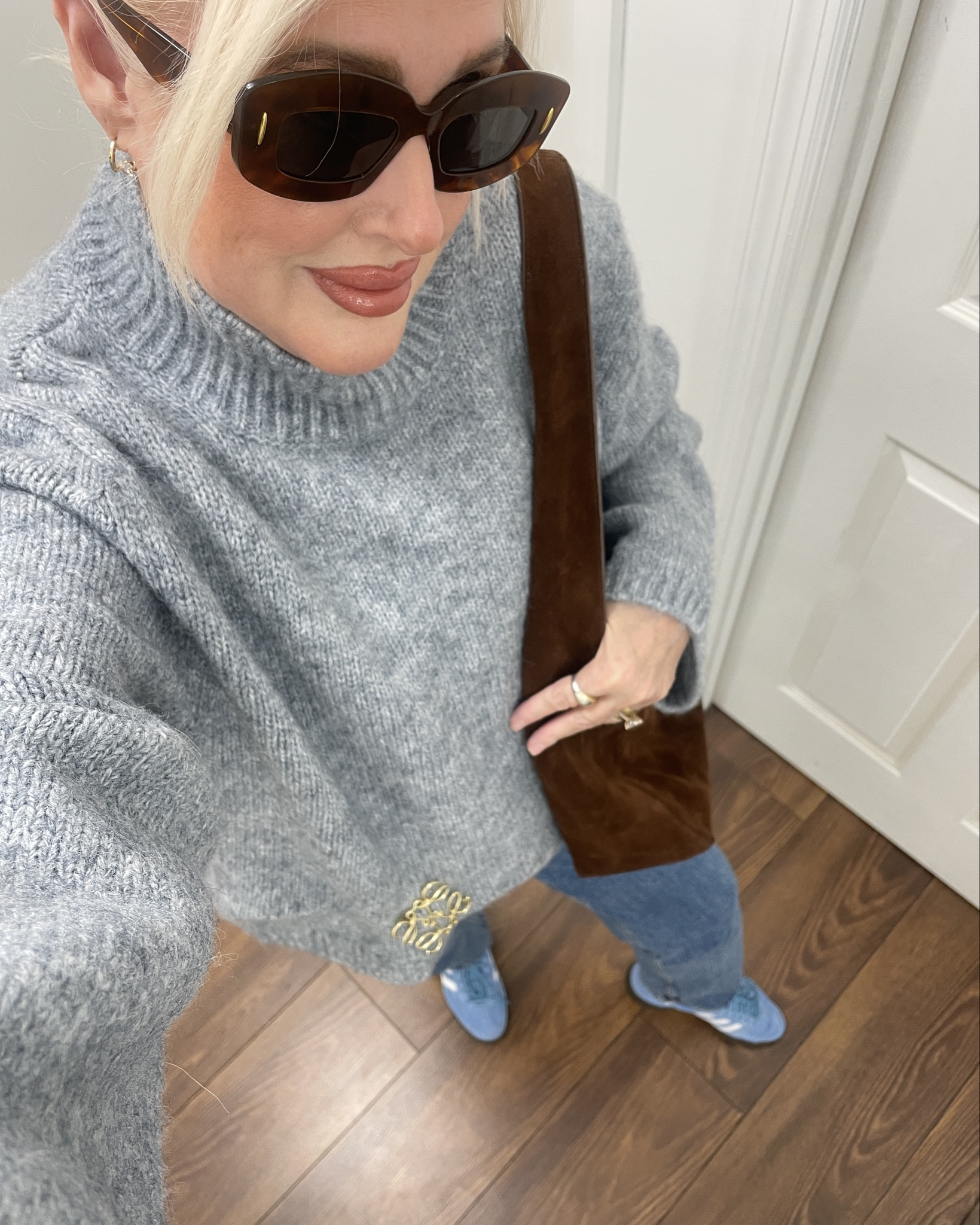 Simple is also easy and chic💙 Great quality fabrics and comfort! 
This is what I wore to run errands and go to the food shop .  
Lily Silk cashmere jumper
Abercrombie 90’s straight leg jeans XX short length 
Adidas’s Spezial’s
Loewe Sunnies - old 

#queitluxury #qualityoverquantity 

#LTKootd