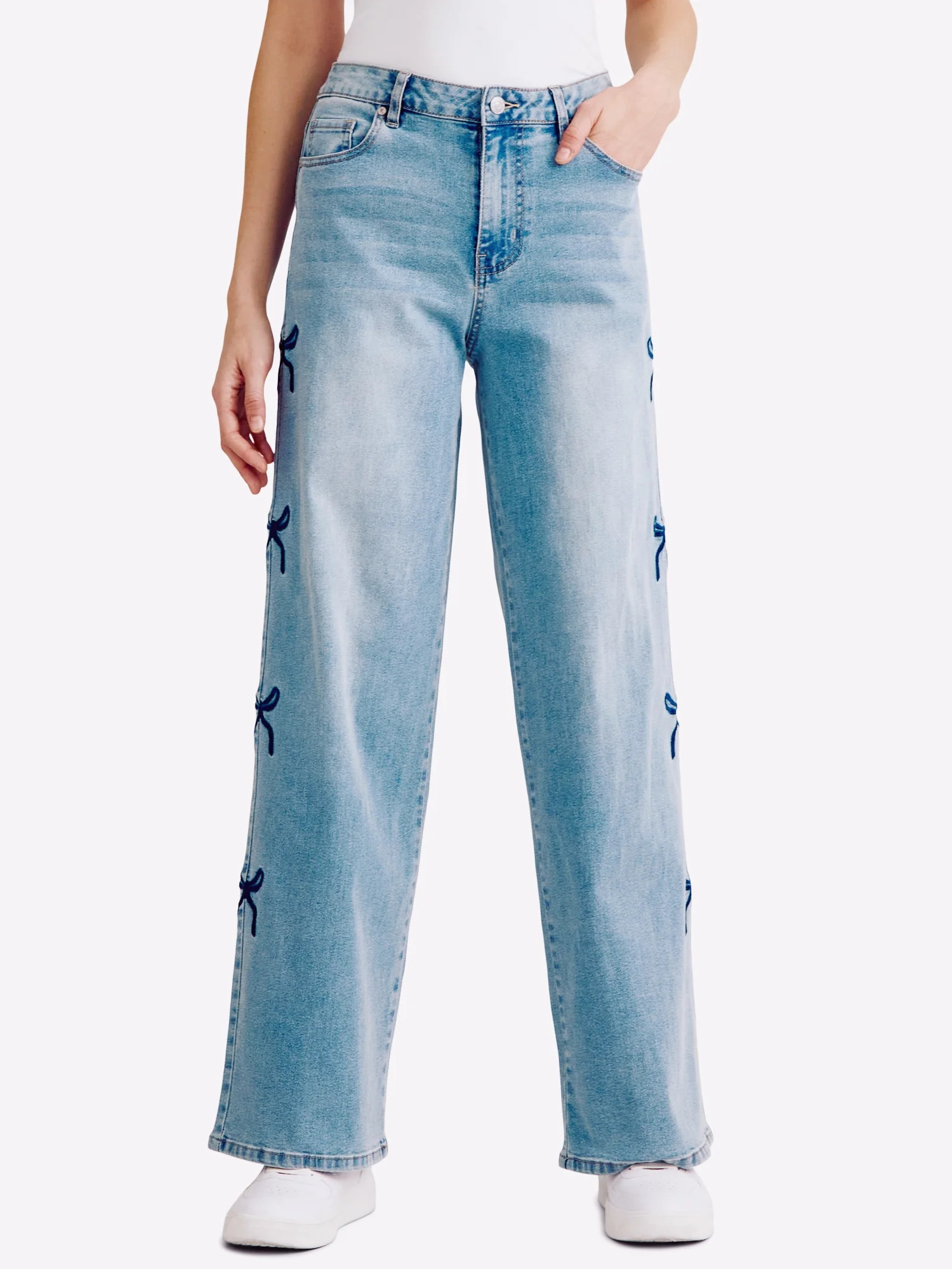 Madden NYC Women's Ultra 90s Fit Jeans with Bow Embroidery, 32" inseam, Sizes 00-18 | Walmart (US)