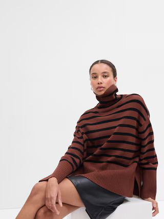 24/7 Split-Hem Turtleneck Sweater | Gap Factory