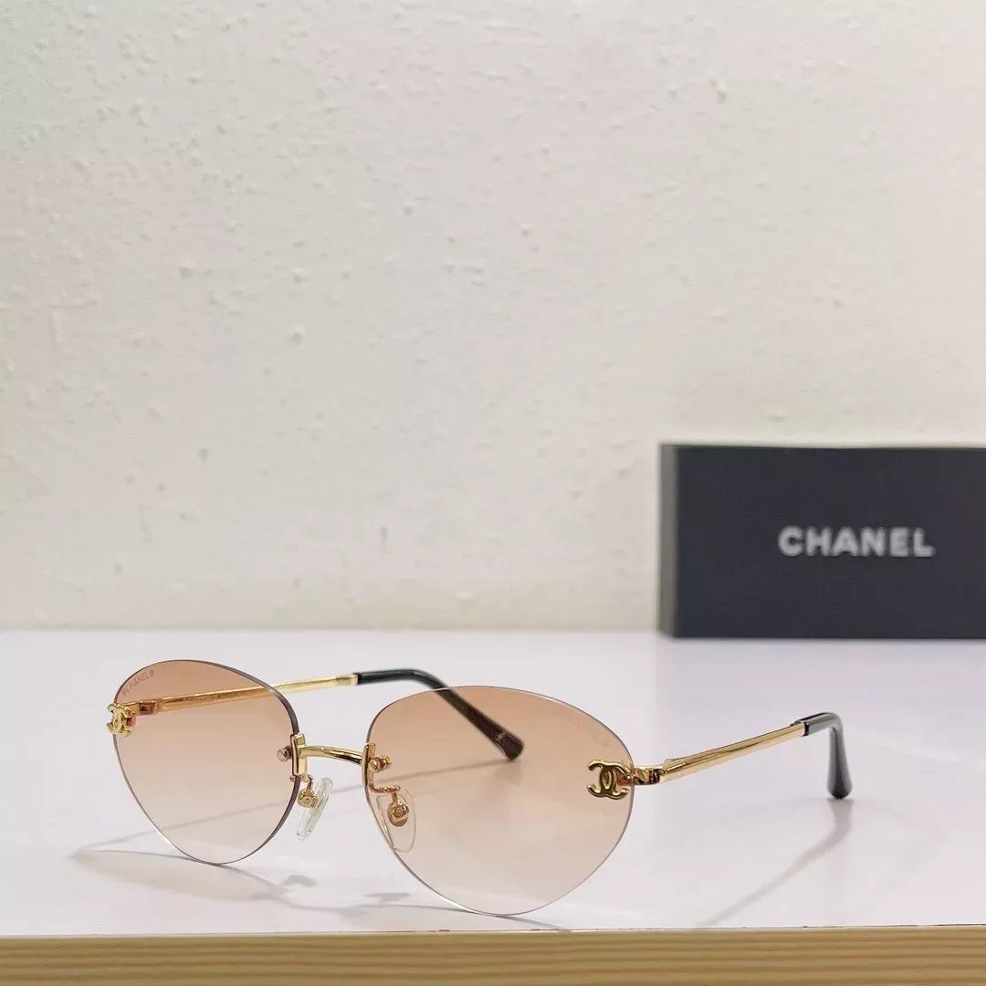 Trendy Chanel oval sunglasses, Style number