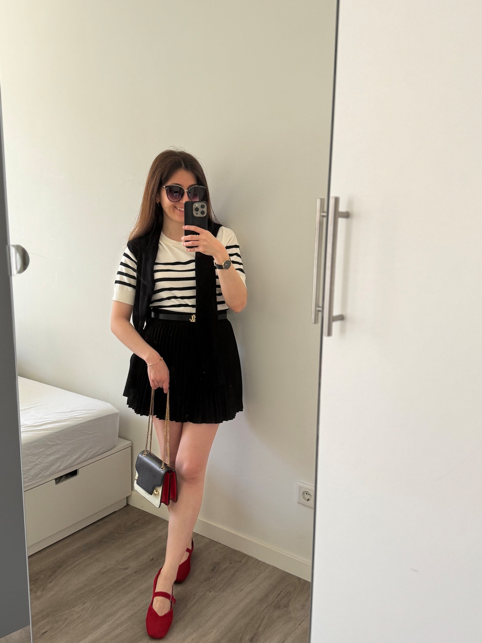 First time for this year that I go out with bare legs! Can’t believe it was warm enough for no tights today!
A striped black and white top combined with a black bag and red ballet flats. A multicolour bag in this colours and gold with black accessories finished the look!

#LTKnederlands #LTKspring #LTKeurope