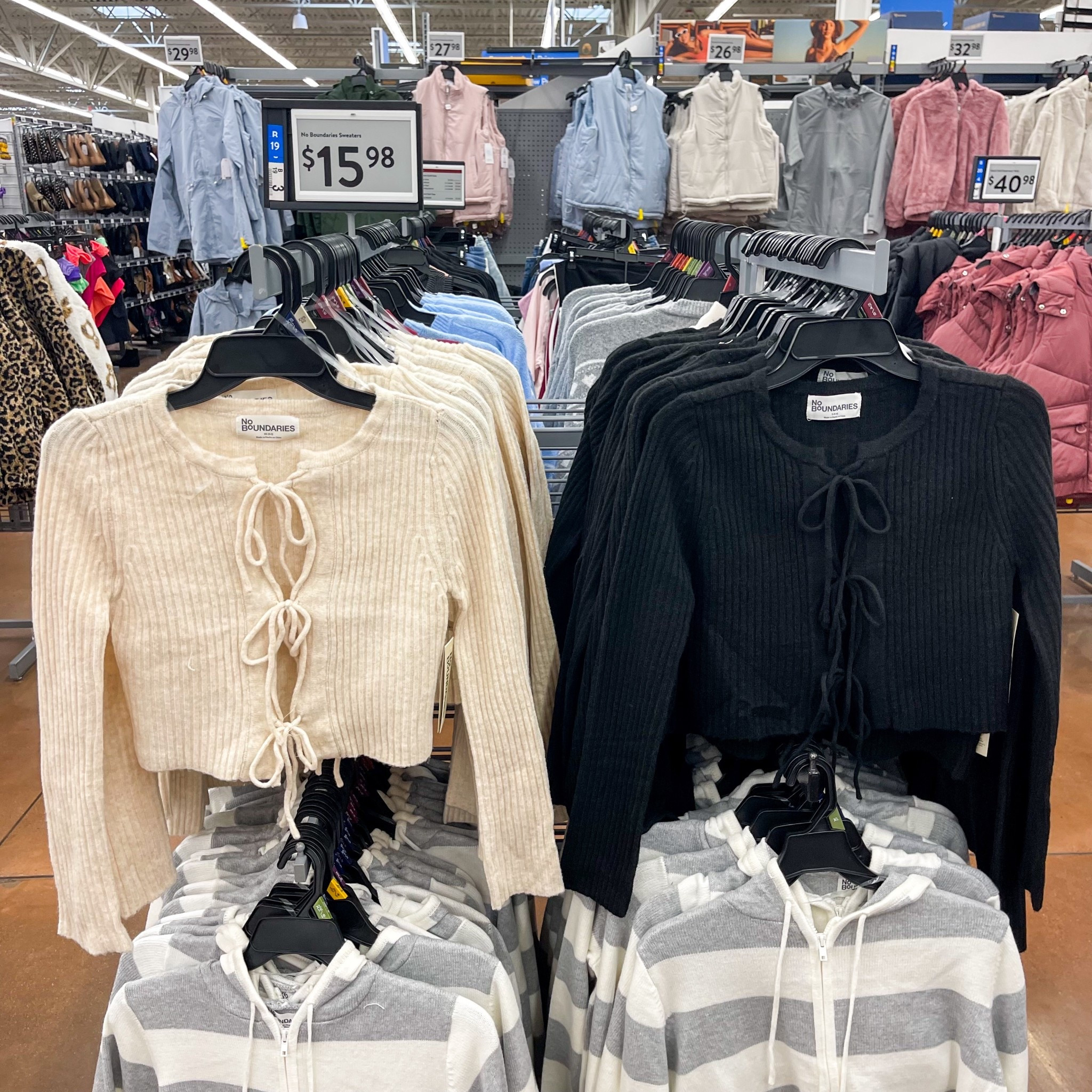 I’m loving the tie front cardigan trend and Walmart has this option from their No Boundaries line that is super affordable and cropped.

#walmart
#walmartfashion
#noboundaries
#cardigan
#fallstyle

#LTKStyleTip