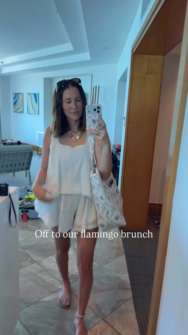 Off to our flamingo brunch
