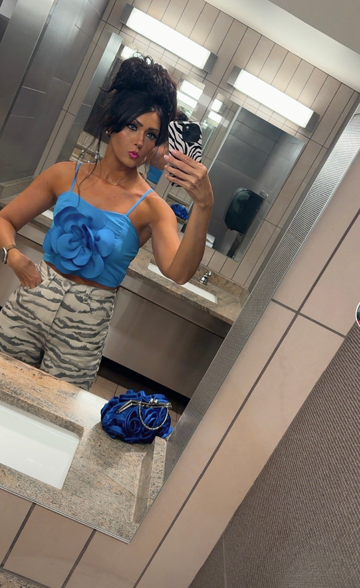 Outfit of the Day 💙🦓💙

OOTD// Summer Fashion// Fashion but make in fun// Outfit of the day// Summer Outfit // Zebra Print// Zebra Print Barrel Jeans

#LTKdayinmylife #LTKootd