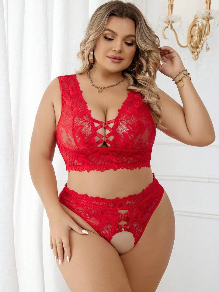 Classic Sexy Plus Floral Lace Criss Cross Crotchless Lingerie Set | SHEIN