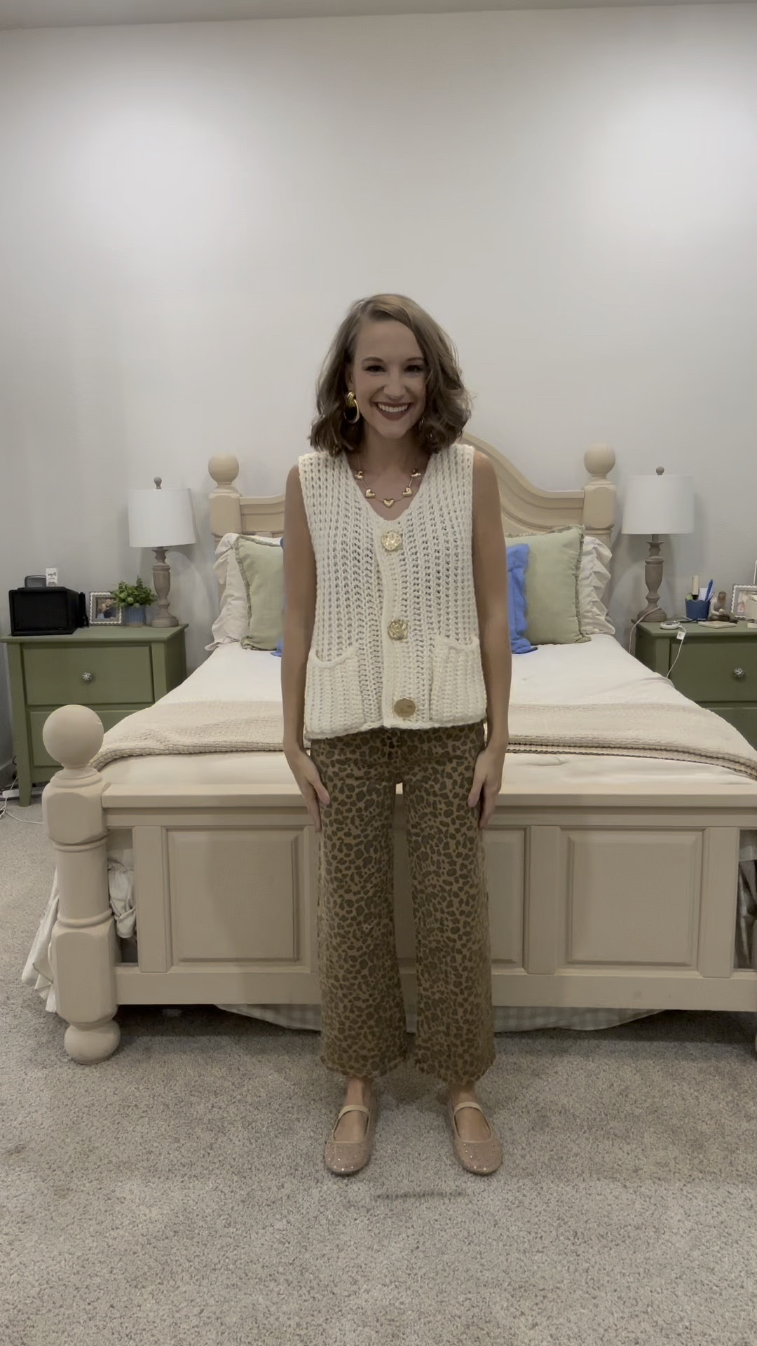 Leopard jeans outfit idea paired with a chunky knit sweater vest from Amazon 