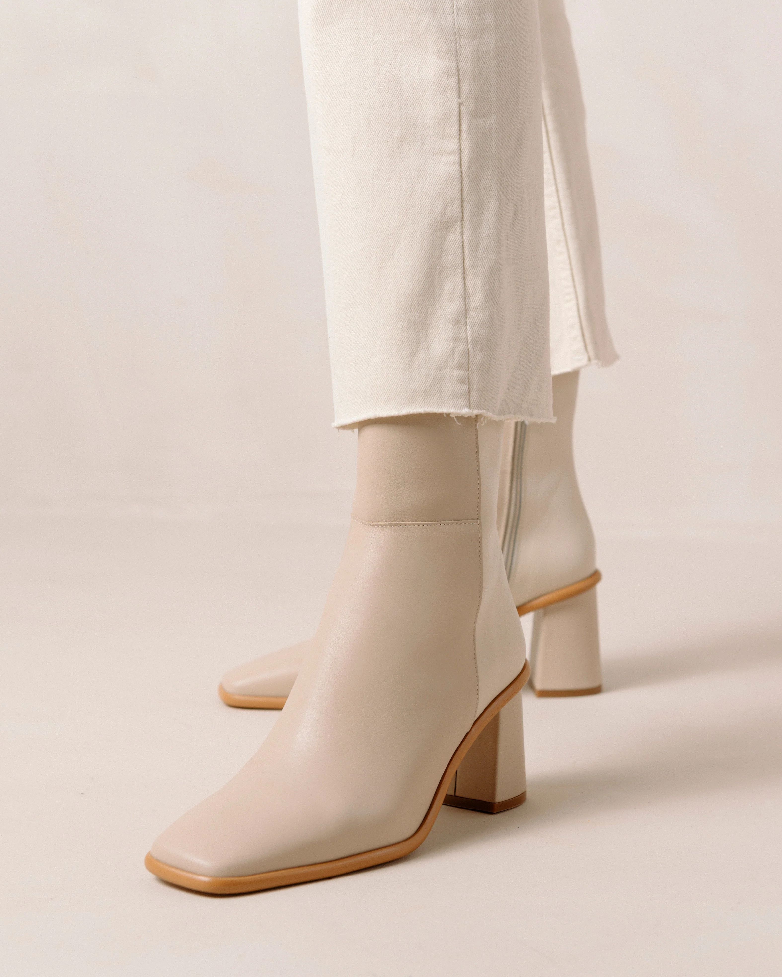 West - Cream and Beige Leather Boots | Alohas FR