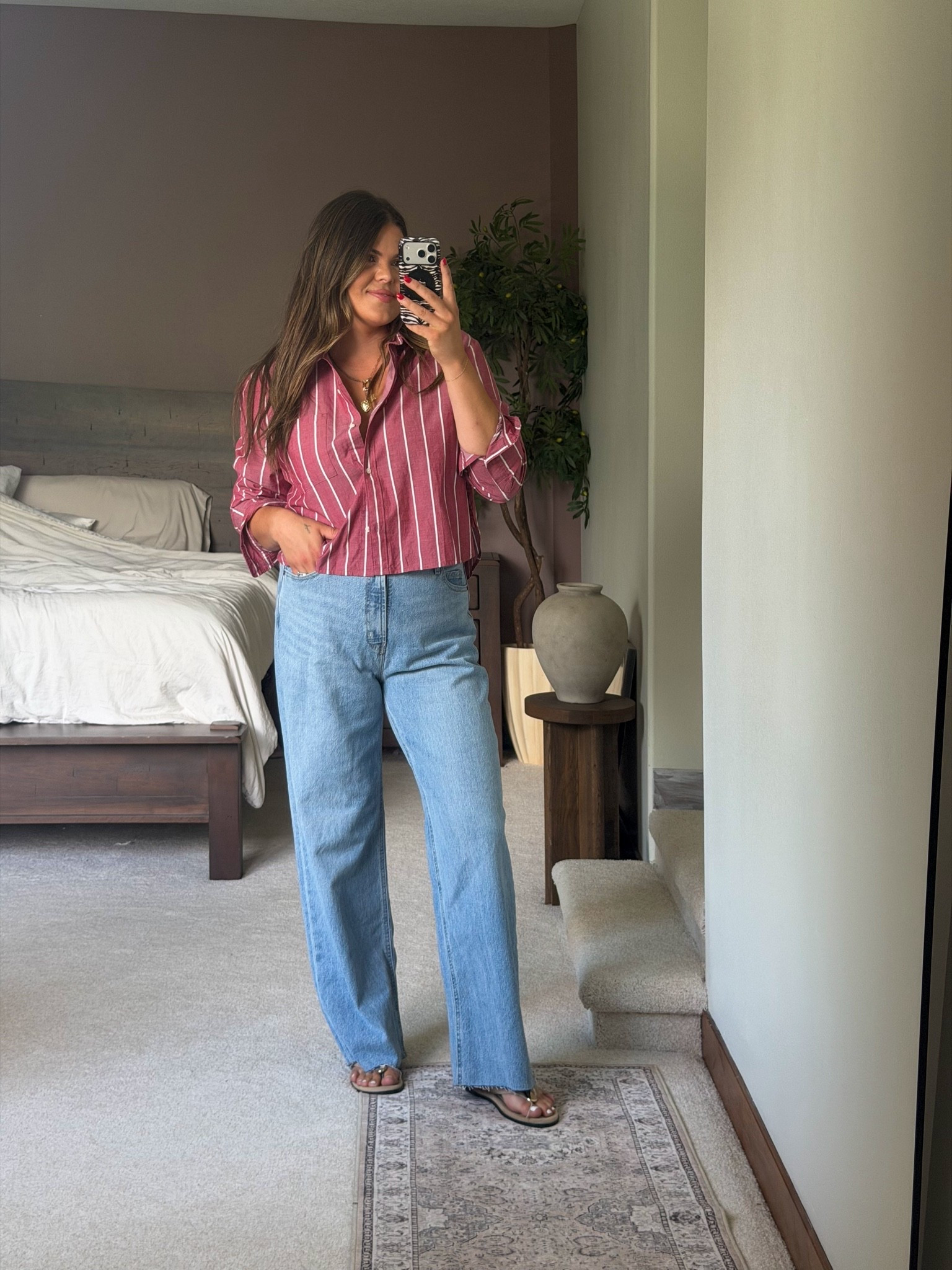 Casual fall outfit from old navy 

wearing size 14 in the wide leg jeans (distressed hem) and size large in the cropped button up

Midsize, size 12, size 14, mom style, curvy outfit, teacher, business casual