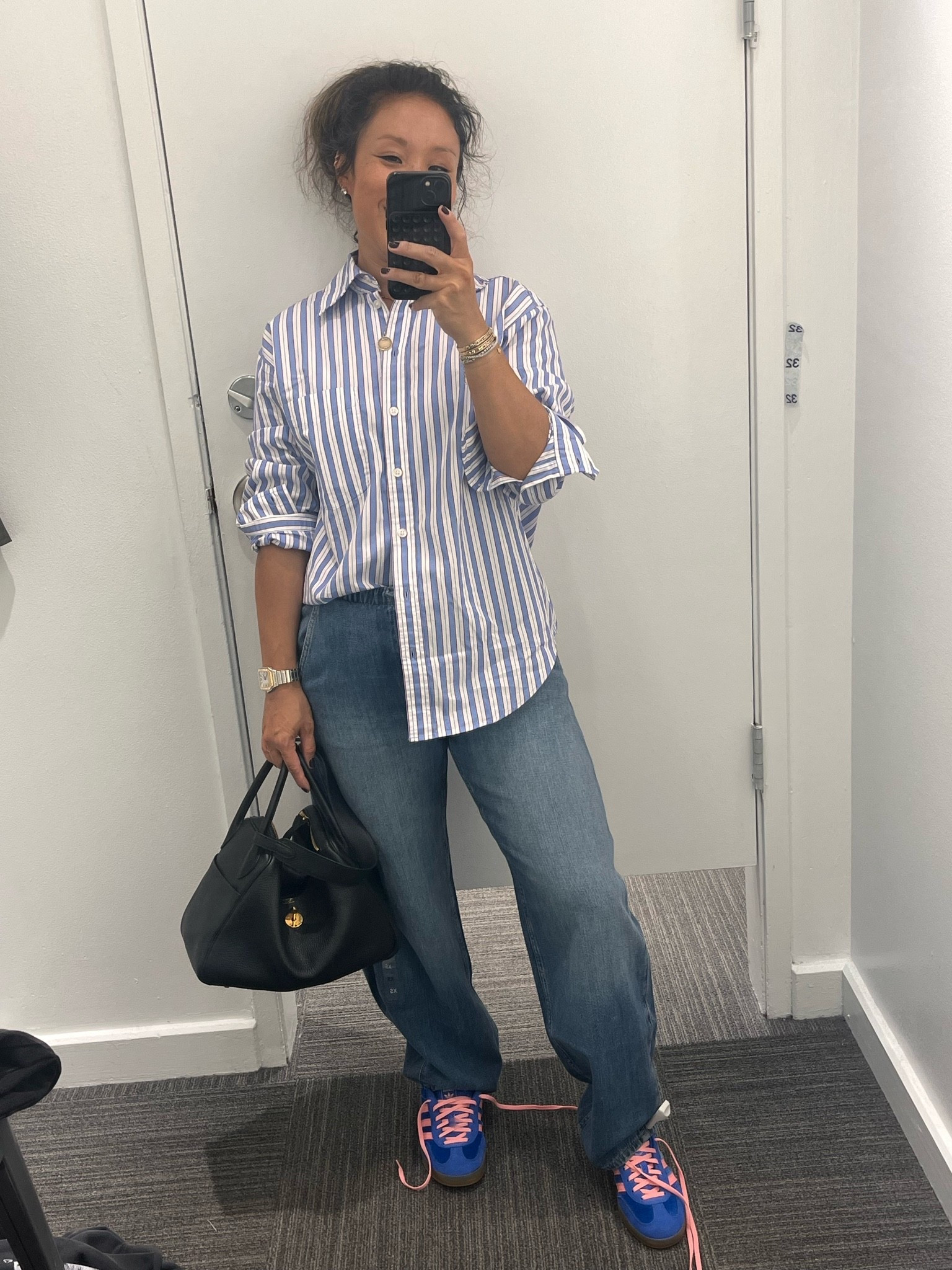 Fall ready. Easy shirt. I’m wearing an xxs. Barrel jeans. Size 25. I’m 5’2” for length reference.

#LTKootd #LTKdayinmylife #LTKSaleAlert