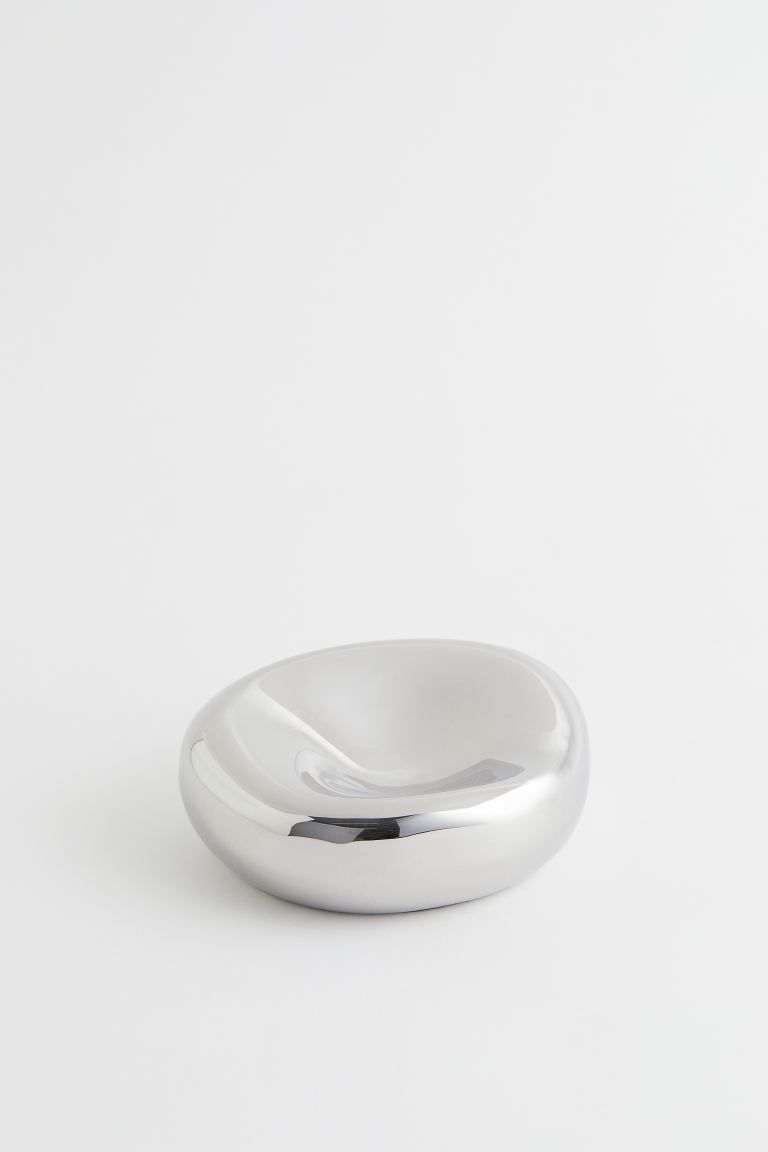 Small, stylish metal dish with rounded, asymmetric design. Perfect for jewelry or other small ite... | H&M (US + CA)