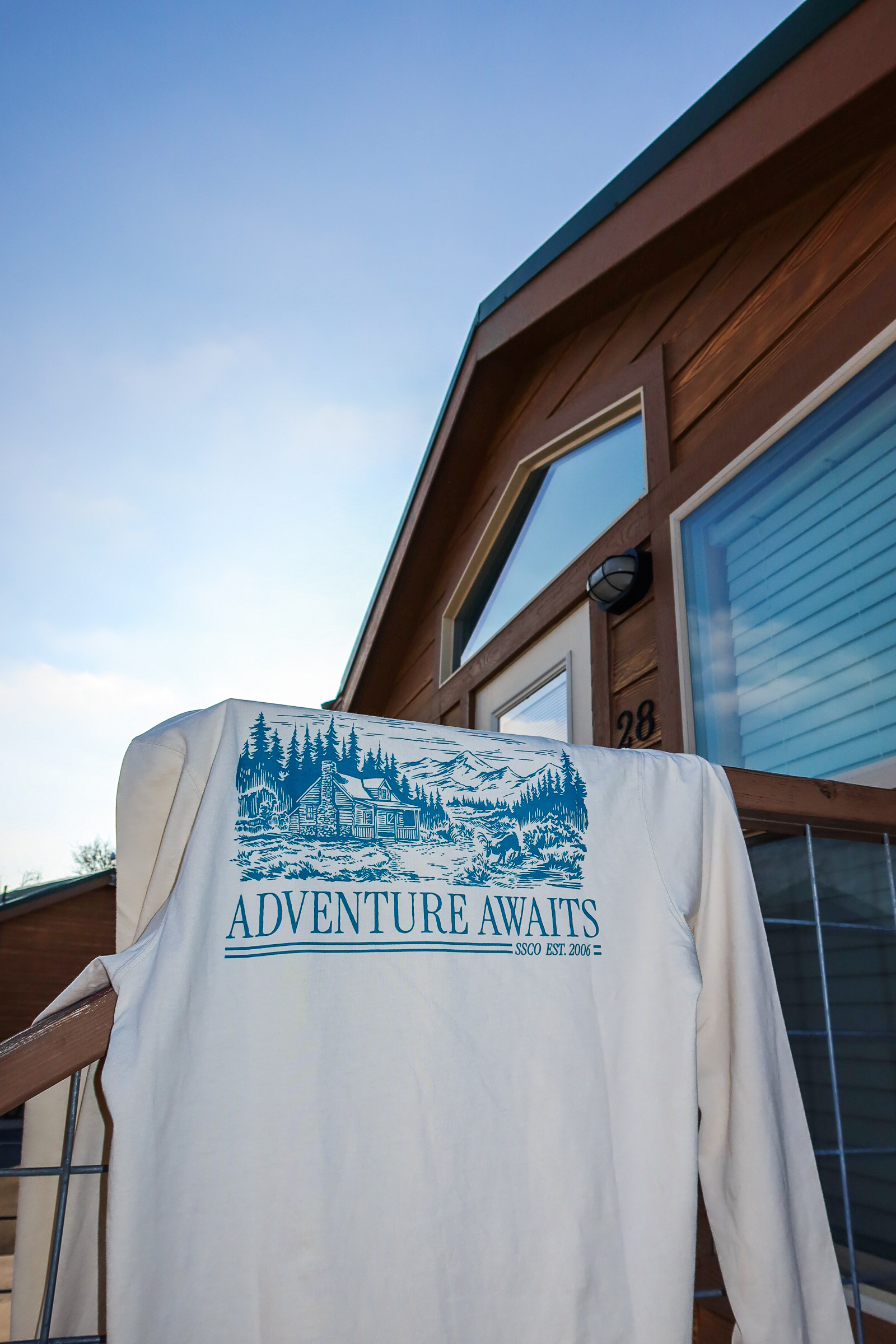 This sweatshirt is giving cozy adventure vibes 🤍 It’s so soft and perfect for chilly days! Cyber Monday deal is LIVE — up to 65% off sale pieces + 25% off sitewide use code BUY65 ✨

 

 #LTKGiftGuide #LTKHoliday #LTKSaleAlert