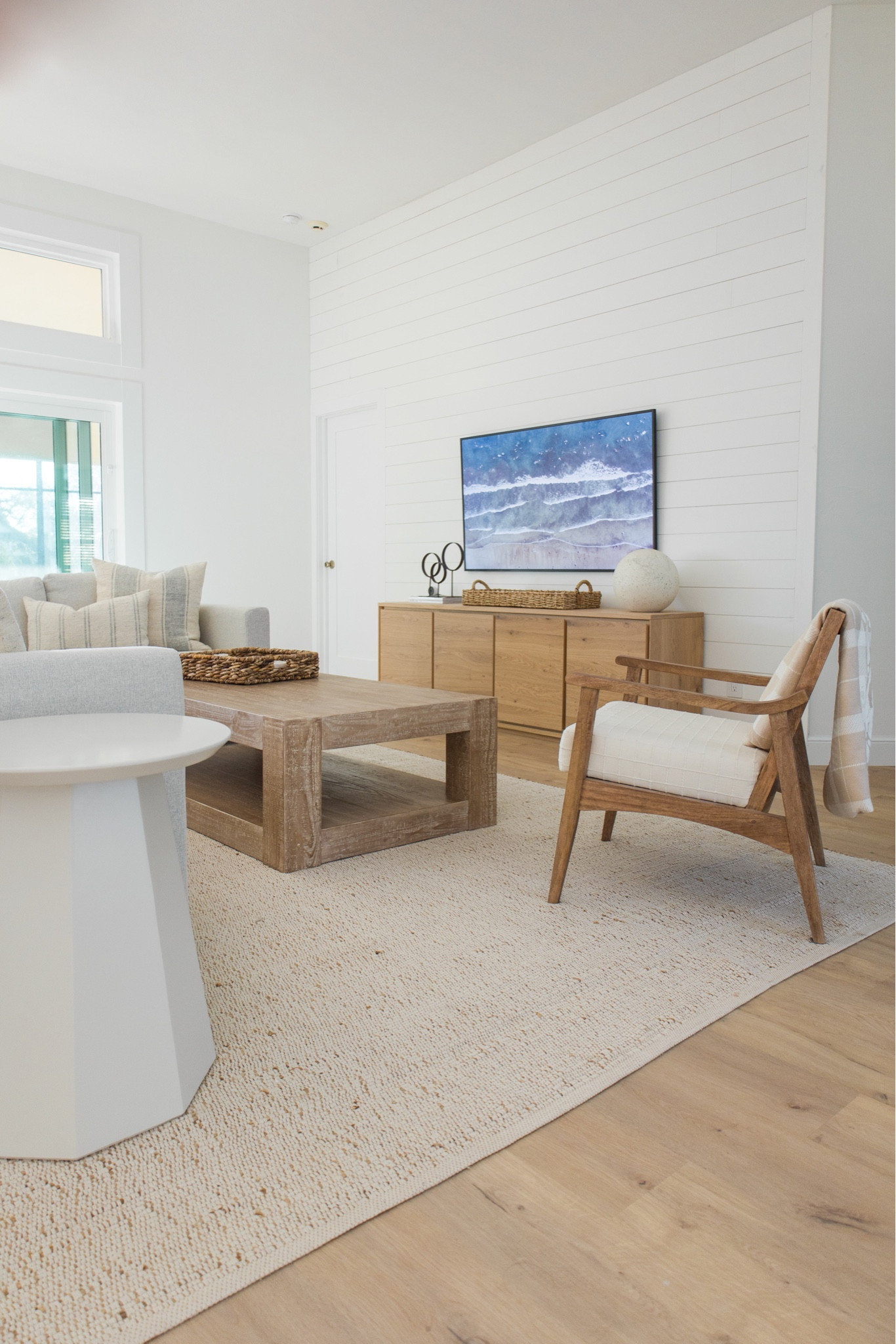 Our coastal living room is slowing taking shape 🥰

#LTKhome