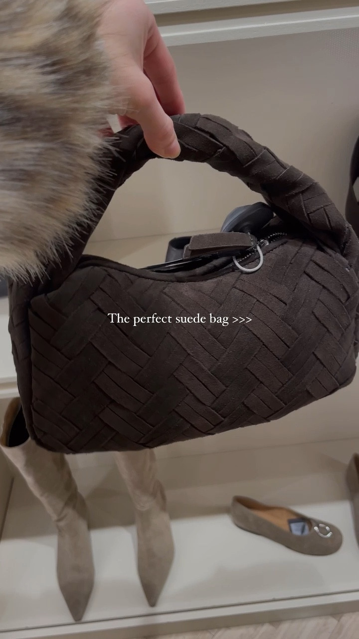 Perfect suede bags for spring season 🖤

Tags: chocolate brown bag, handbag, suede bag, pre-spring, winter, transitional season, capsule wardrobe, high street, deep brown, Massimo Dutti. 

#LTKFashionMonth #LTKbag #LTKspring