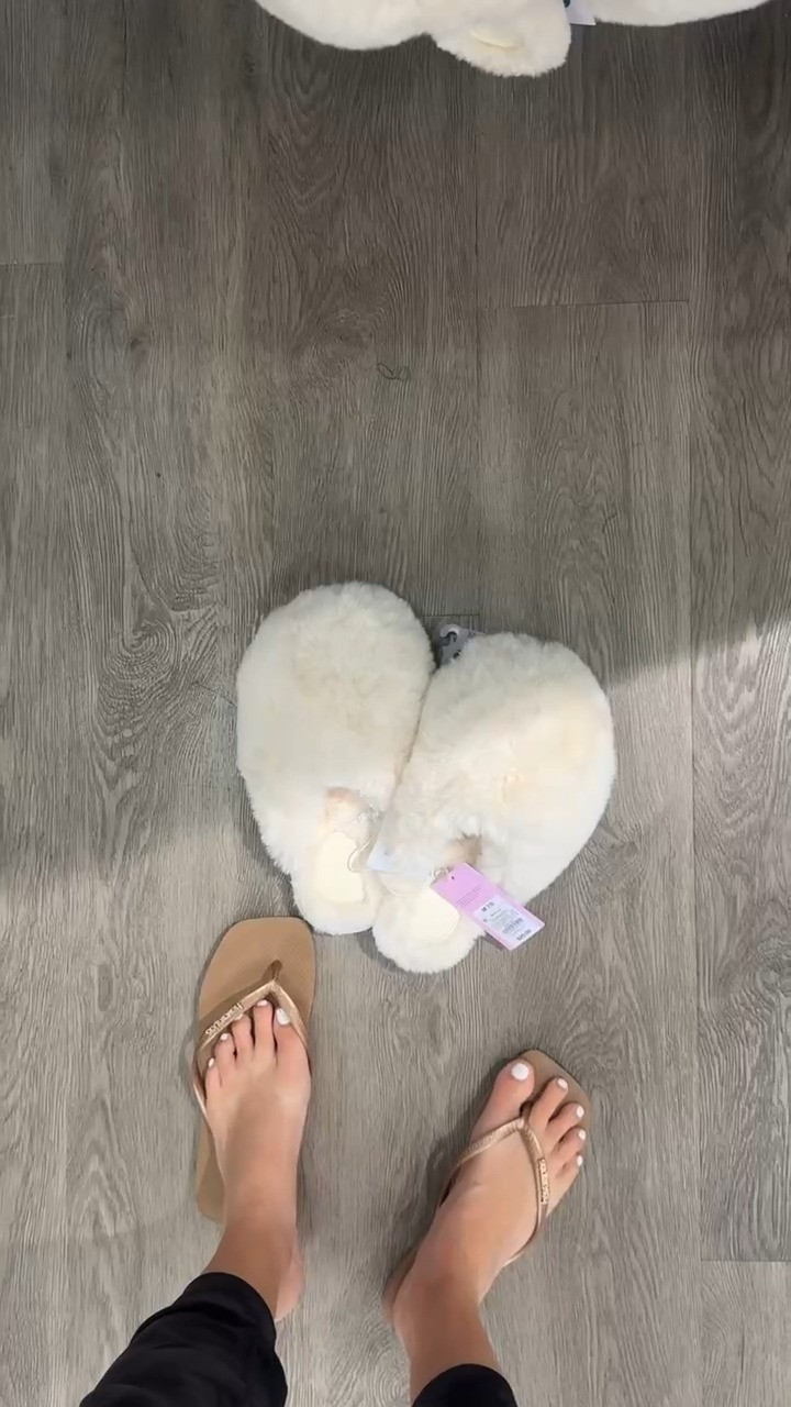 The fluffiest slippers!  

 #LTKootd #LTKmomlife #LTKOver40