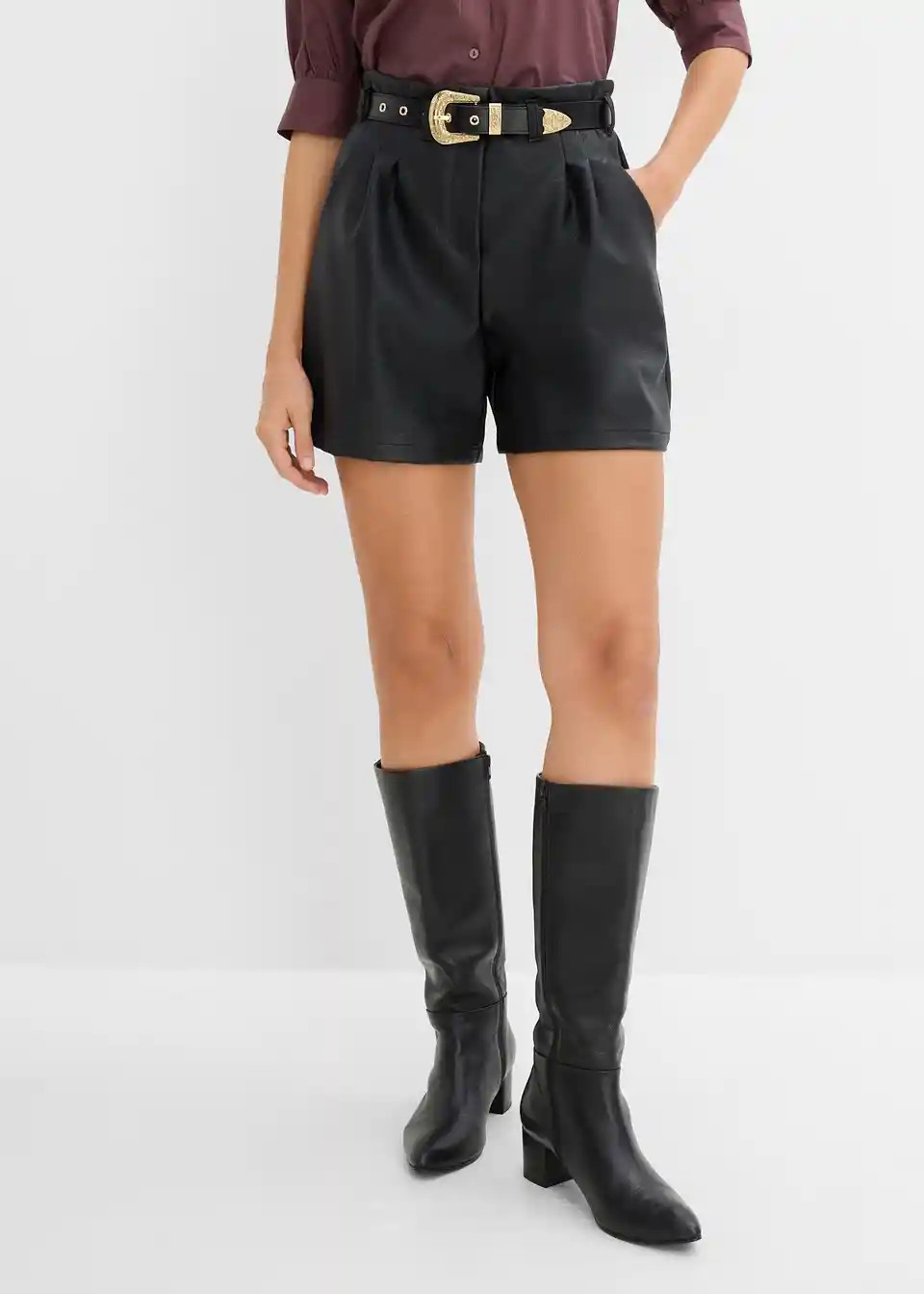 Lederimitat-Shorts mit G\u00fcrtel | Bonprix DE