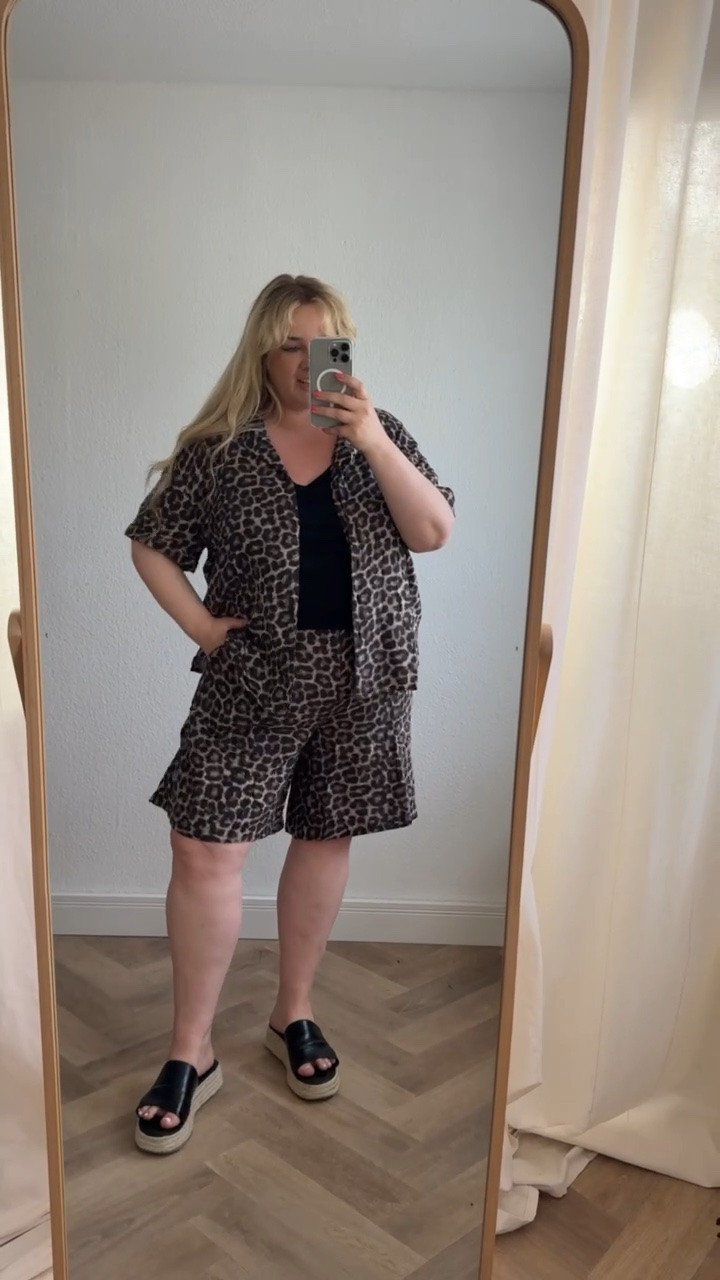 Leo-Set aus Musselin 🐆🤎🖤

#plussizefashion #muster #shorts #curvy #summeroutfit #leo #musselin

#LTKdeutschland #LTKplussize #LTKsummer