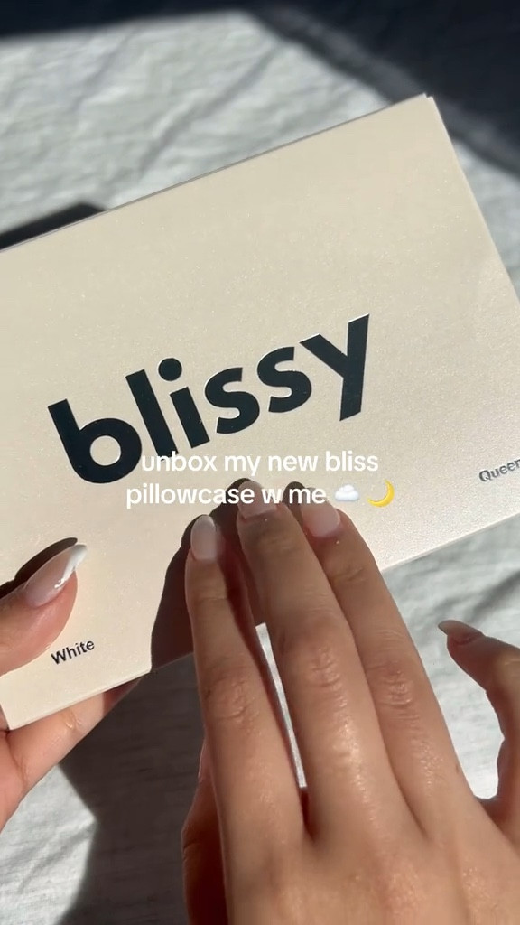 from 1 acne girl to anotha 
silk pillowcase | bedding | home 

#LTKhome #LTKbeauty #LTKVideo