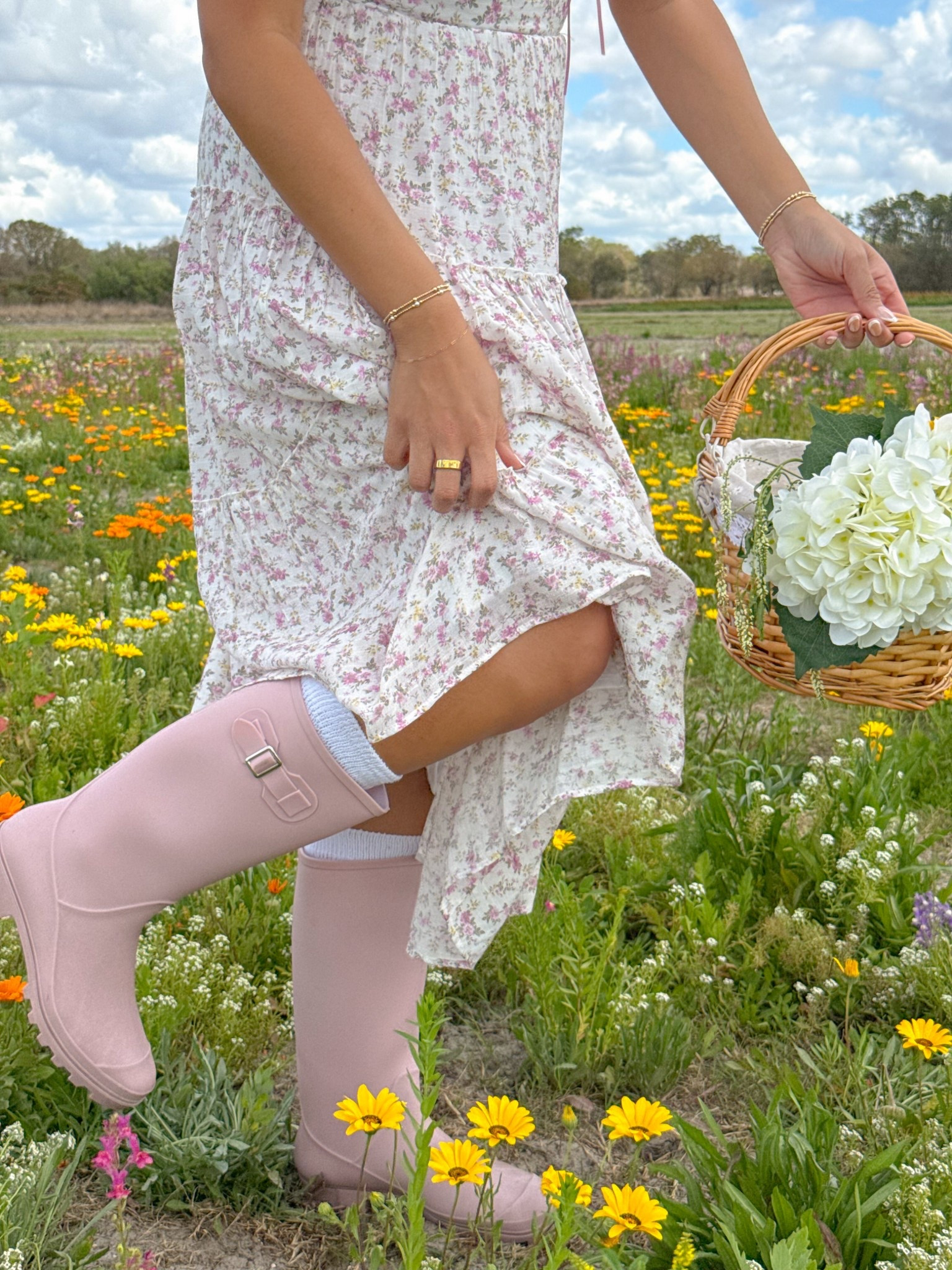 Pink rain boots for spring🌸🩷

#LTKSpringSale #LTKootd #LTKSeasonal