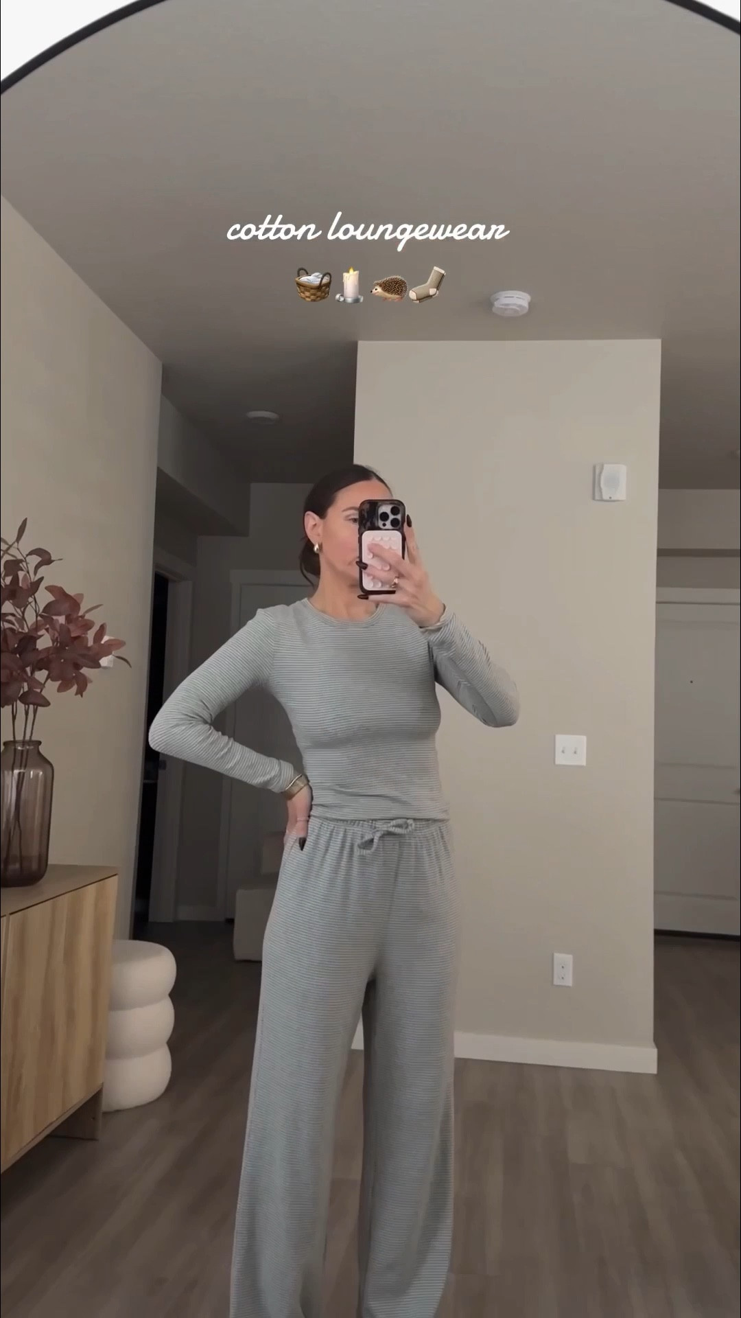 95%cotton.  soft. wide leg palazzo pants. fitte long sleeve shirt.  fremd soft and soooo cozy!!
#loungewear #chyrii