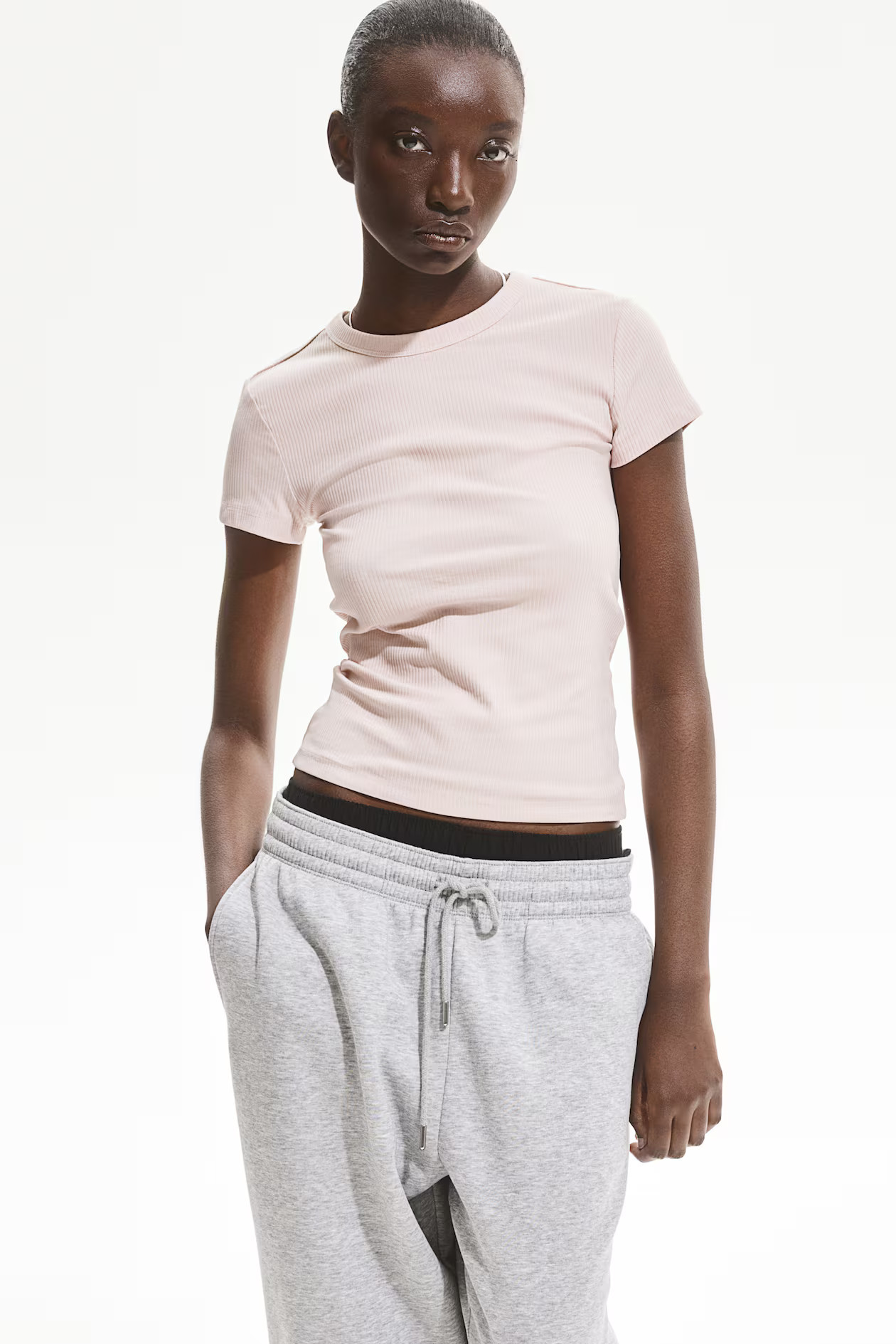 Geripptes T-Shirt - Rundausschnitt - Kurzarm - Puderrosa - Ladies | H&M AT | H&M (DE, AT, CH, NL, FI)
