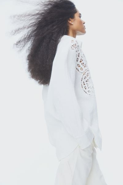 Oversized Bluse mit Stickereien | H&M (DE, AT, CH, NL, FI)