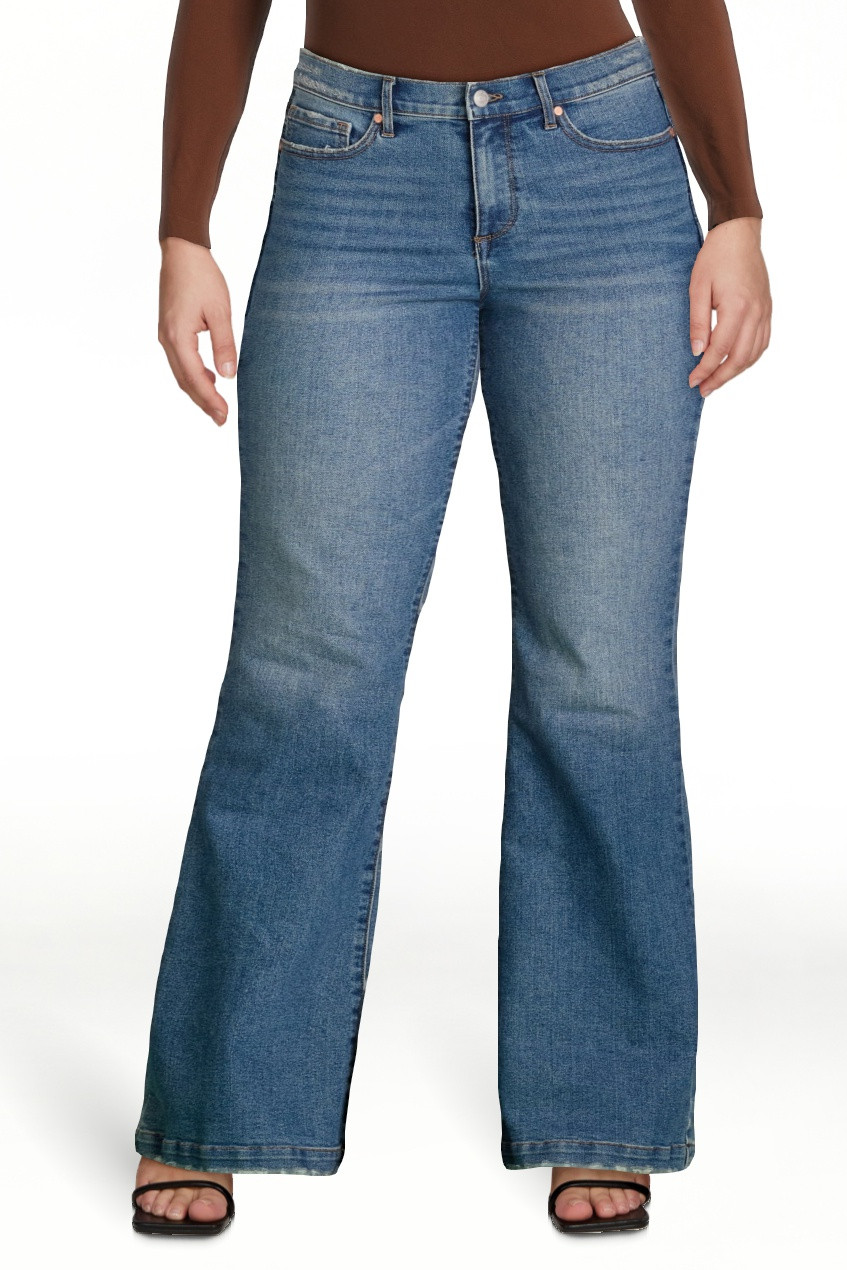 Sofia Jeans Women's Melisa Flare High Rise Jeans, 30.5" and 33.5" Inseams, Sizes 0-28 | Walmart (US)
