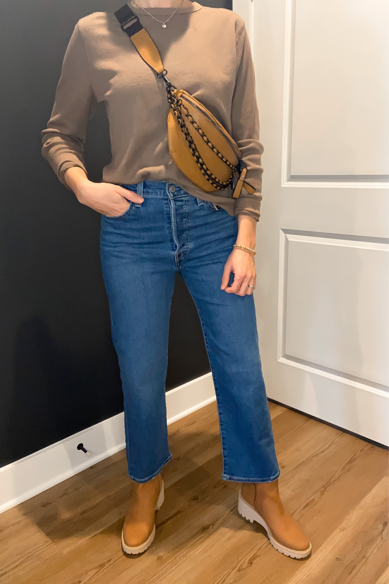 Casual jeans and Chelsea boots outfit idea

#LTKshoecrush #LTKstyletip #LTKfindsunder50