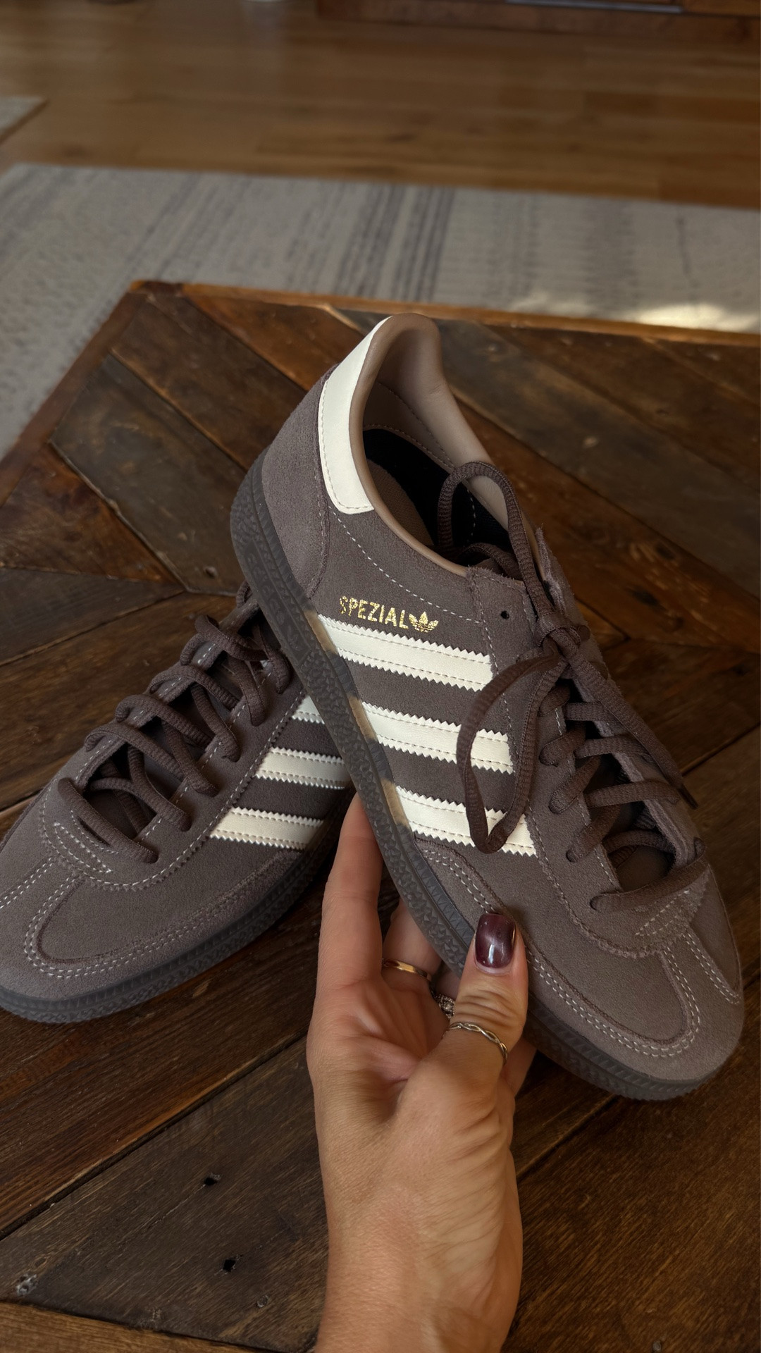 looove these new teddy bear brown/taupe @adidas - can’t wait to wear these around Italy while I get my steps in. 🤎