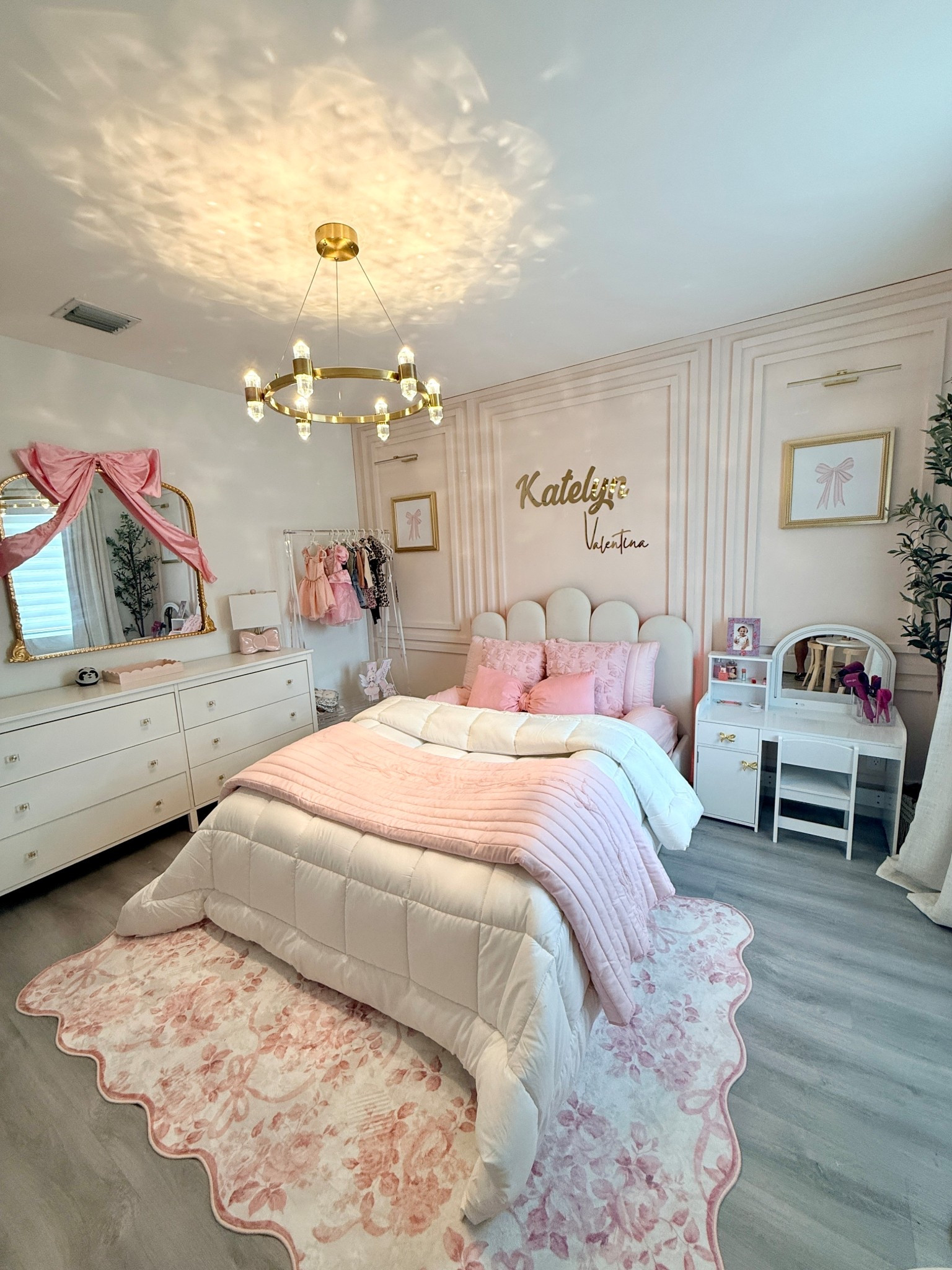 👑 Big girl room reveal! Dreamy blush tones, cozy bed & the cutest vanity for my little princess 💕✨
#BigGirlRoom #ToddlerRoom #LTKHome #GirlsBedroomDecor

#LTKKids #LTKFamily #LTKHome
