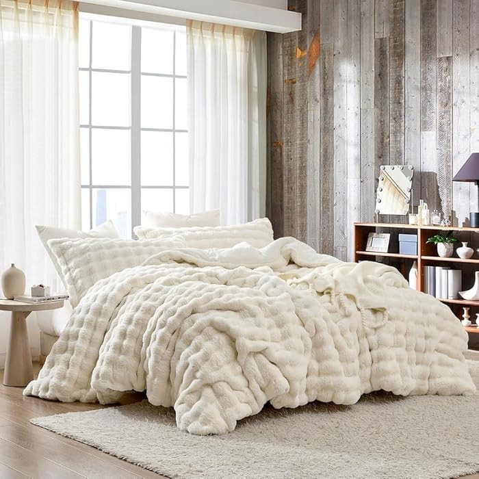 Coma Inducer Chunky Bunny® on a Snowday Oversized Queen Comforter Set - Plush Reverse - White | Amazon (US)
