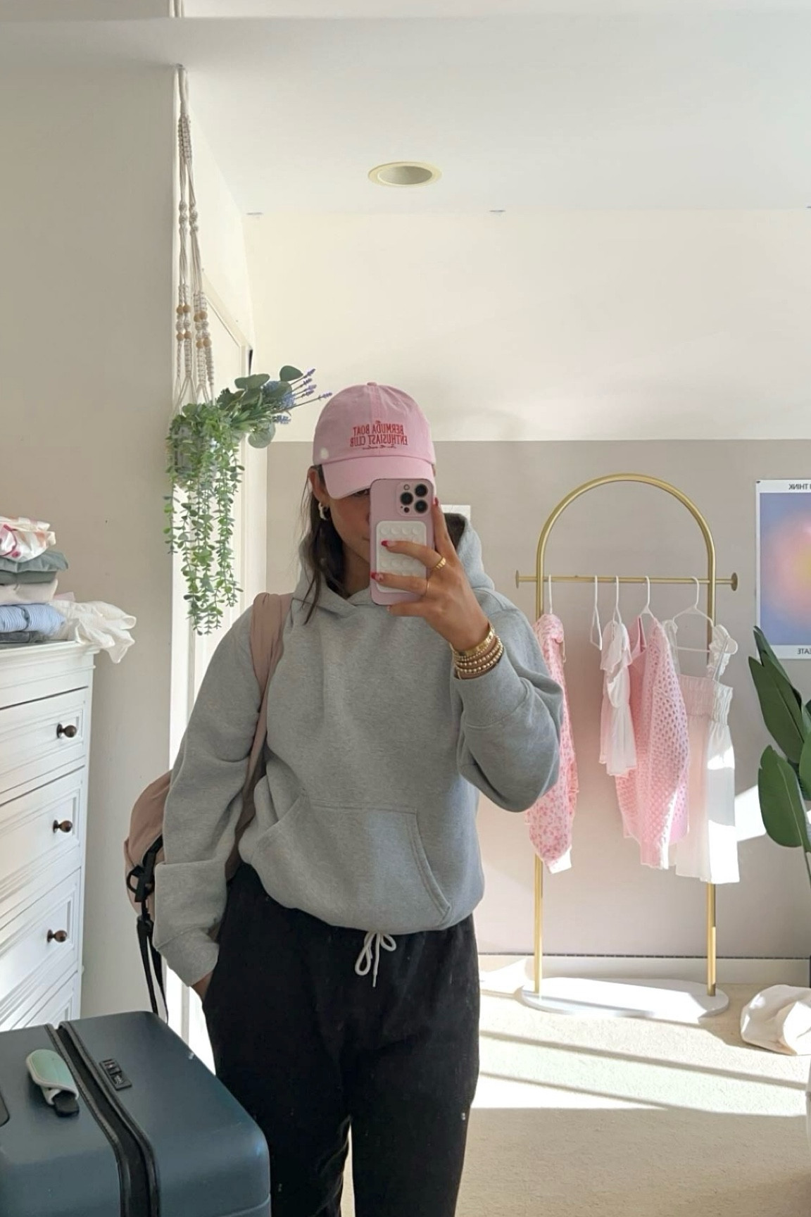 airport fit!! ✈️💗✨
sweatshirt: medium
sweats: one size
hat: cotton on, they don't sell anymore



#LTKitbag #LTKstyletip #LTKtravel