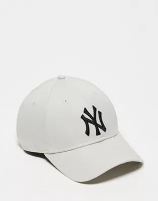 New Era – 9forty NY Yankees – Unisex-Kappe in Beige | ASOS (Global)