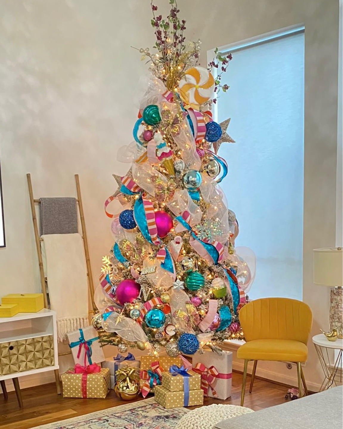 Colorful holiday decor 🎀🎄💝 

#LTKhome #LTKHoliday #LTKSeasonal