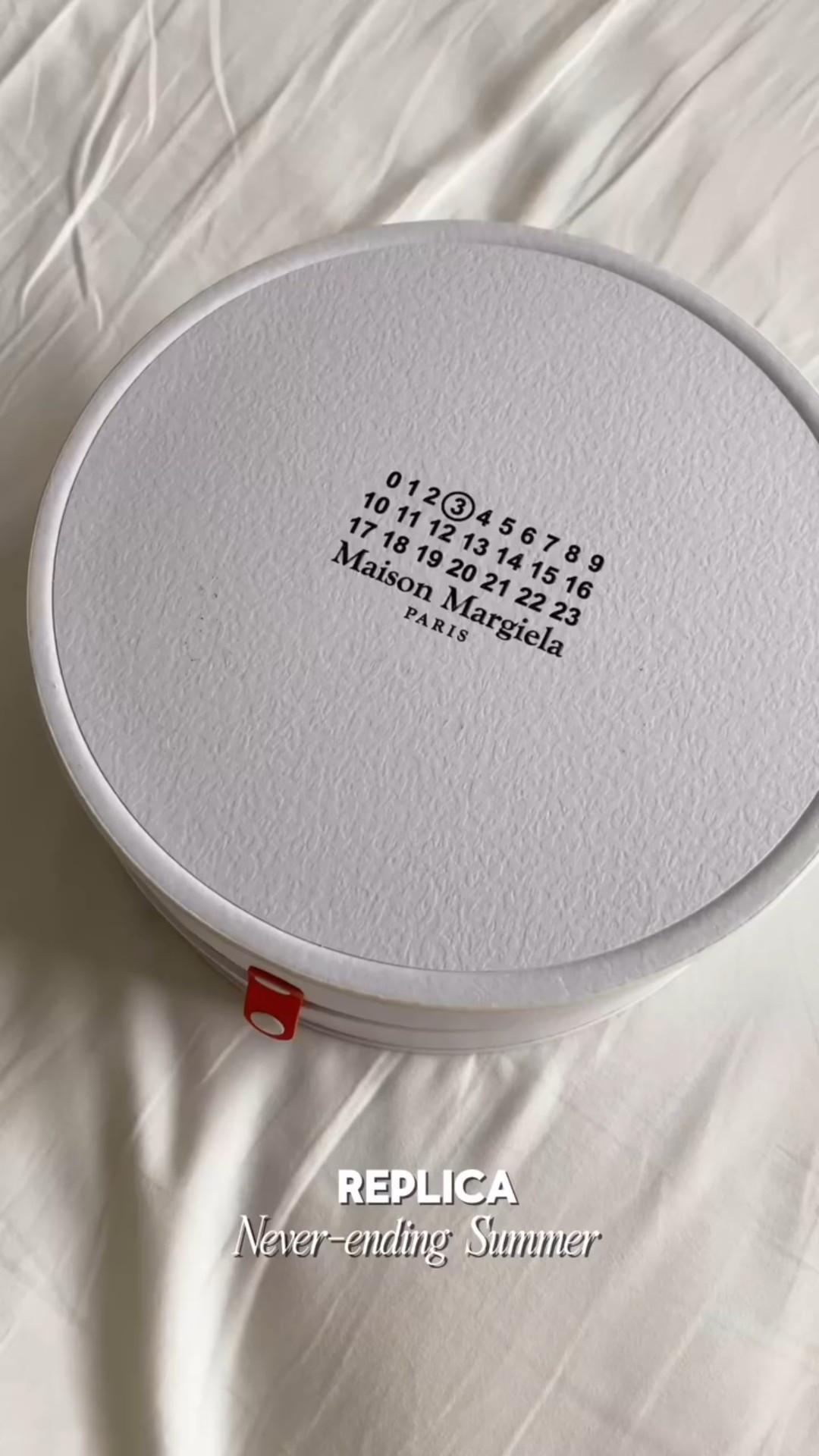 Summer in a bottle is how I would describe “Never-ending summer” by @maisonmargielafragrances 
Scent type: fresh citrus and fruits 🍊
You can get it at @sephora 
.
.
#giftedbymargielafragrances #replicaneverendingsummer #perfumelover❤️ #maisonmargielafragrances #replicaperfume #perfumereview #margielafragrances #beautyugc