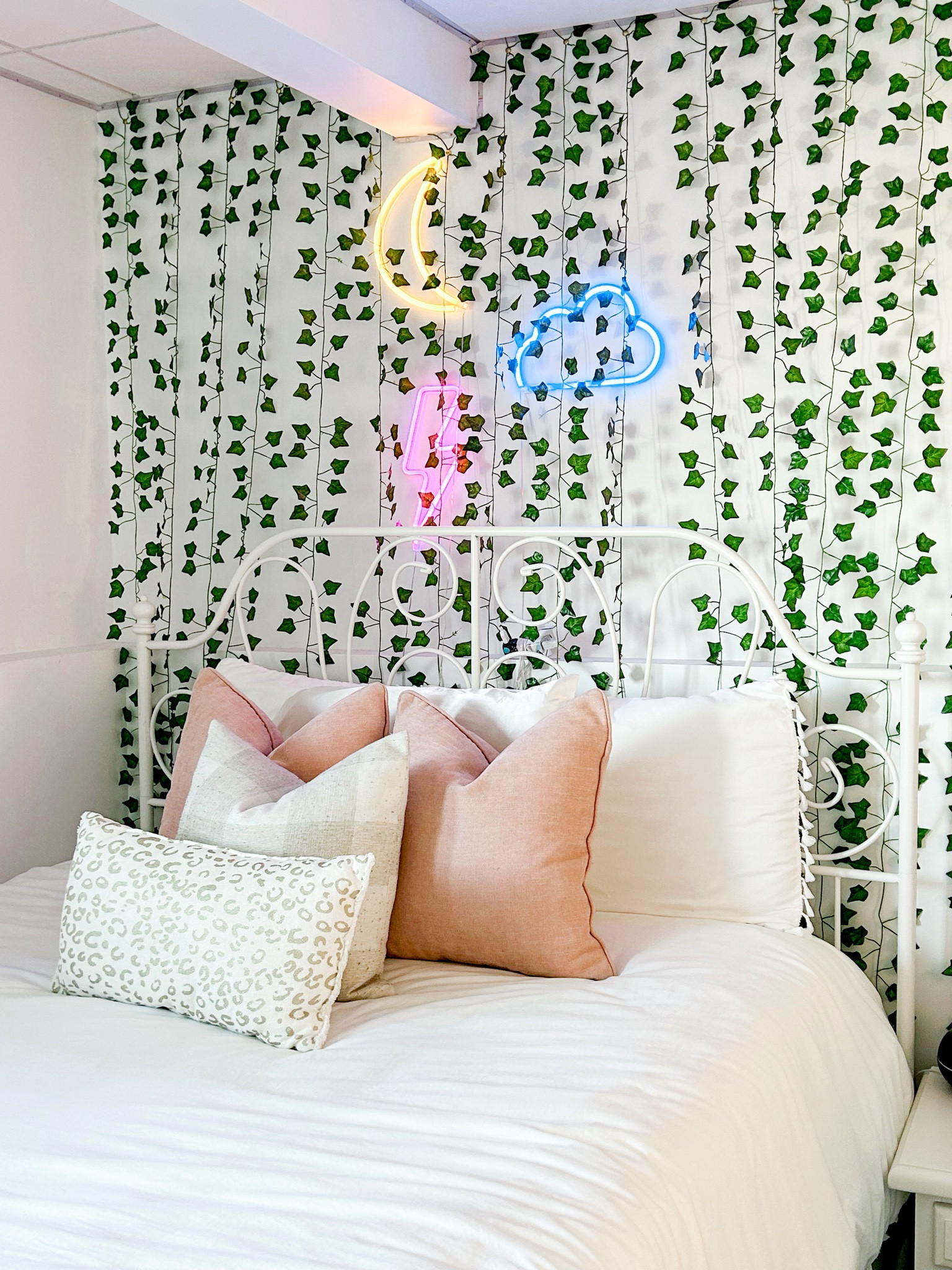 Teen Girl Bedroom

Amazon
Neon signs
Vines
Boho bedroom
Boho bedding
Buffalo check
Throw pillow cover
Amazon home finds
Amazon Canada
Canadian links 

#LTKfindsunder50 #LTKhome