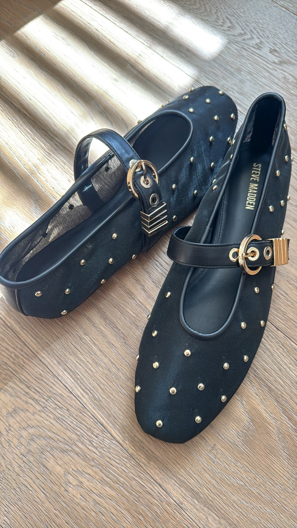 My new favorite flats for spring and summer!

Super comfortable and so cute! Love the gold accents and the breathable mesh material. It’s the perfect flat to elevate a basic casual look. Can’t wait for warmer weather to wear these beauties!! 


The LUCIA STUD BLACK MULTI ballet flats 💛 @Steve Madden US 





#LTKspring #LTKspringtrends 

#LTKOver40