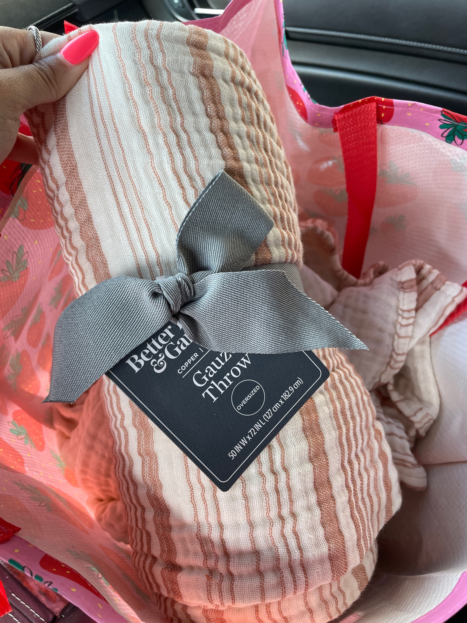 If you love blankets, you will love these Aden & Anais looks for less at Target! It’s an adult size throw blanket in very living room neutral colors ☀️🏡🧡🍃

The comes in two colors, I bought the cooper and it’s a terra cotta color (not red). 