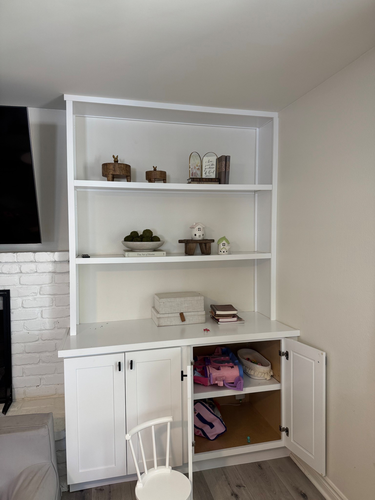 My Spring shelf decor 🌸 

#LTKSeasonal #LTKHome