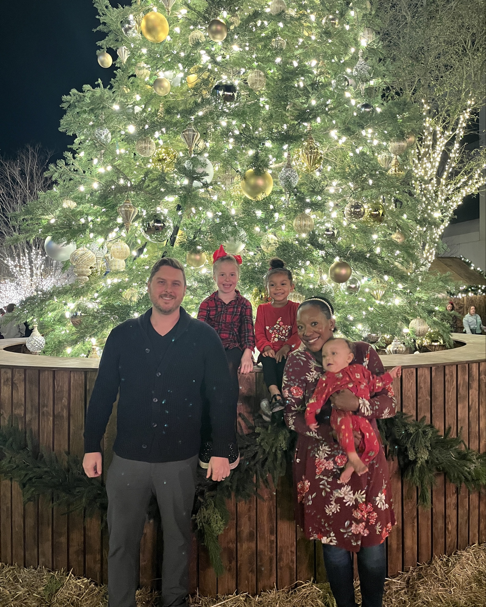 A gentle December night ✨
Festive pop-ups, beautiful spaces, and slowing down to enjoy this season with my family 🎄 #CharlestonSC
#DowntownCharleston
#CharlestonLife
#CharlestonHolidays
#CharlestonChristmas
#LowcountryLiving
#CharlestonMom
#SoftLuxury
#ElegantLiving
#ModernMomLife
#LuxuryLifestyle
#QuietLuxury
#IntentionalLiving
#FamilyFirst

#HolidayMagic
#ChristmasSeason
#FestiveVibes
#DecemberMoments
#HolidayTraditions
#CozyChristmas
#FamilyMemories
#SeasonOfJoy

#LTKHoliday #LTKvlog #LTKmomlife