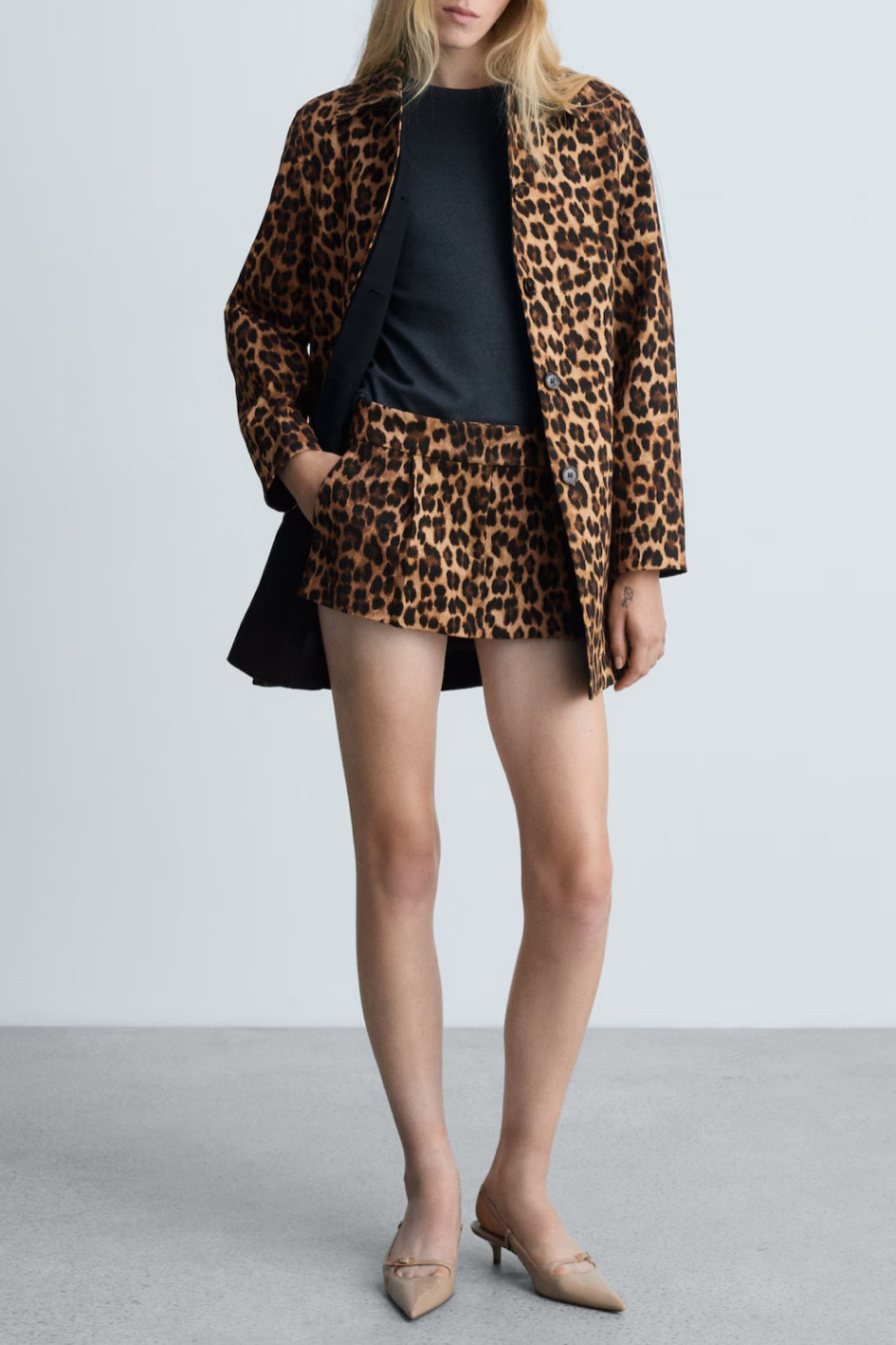 The vagineeee skirt 

#LTKstyletip #LTKfindsunder100 #LTKSeasonal