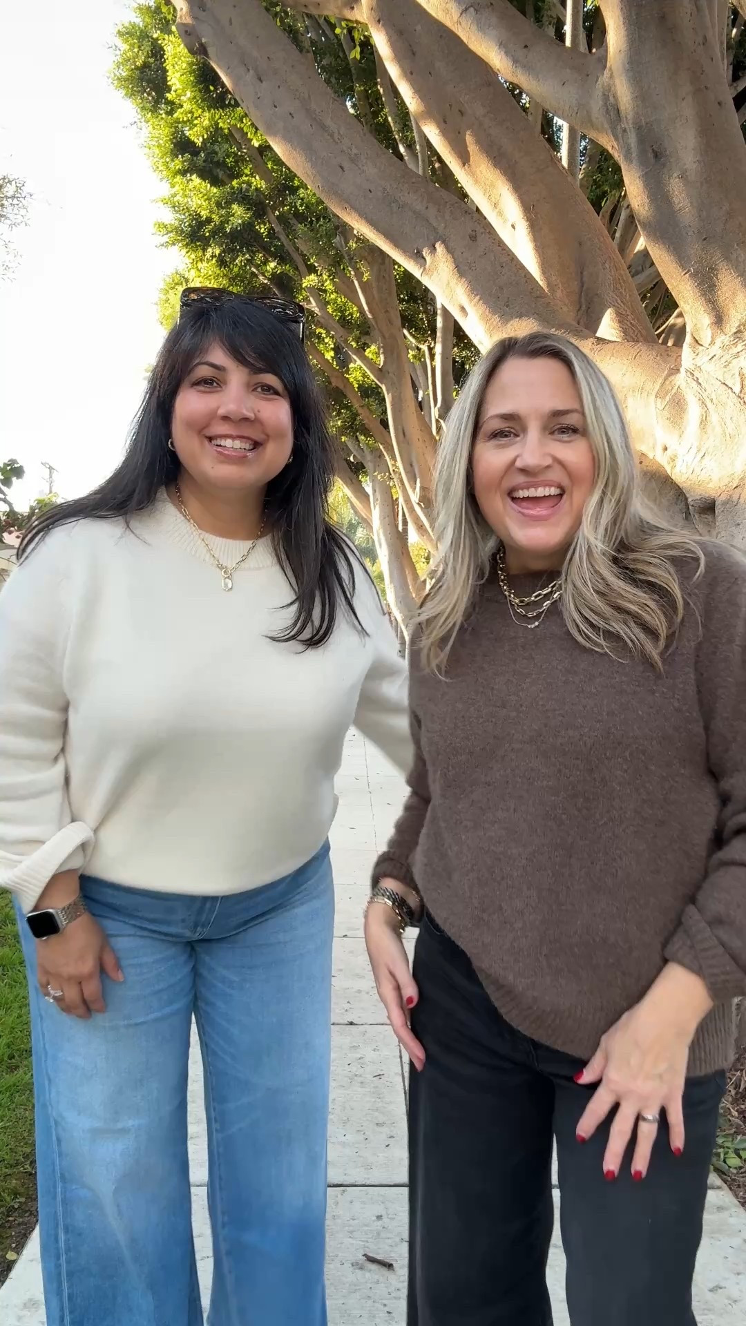 My friend and I met up after not seeing each other for two years and we’re both wearing our favorite cashmere sweater! Showing you how it looks on two different body types in two different sizes! 