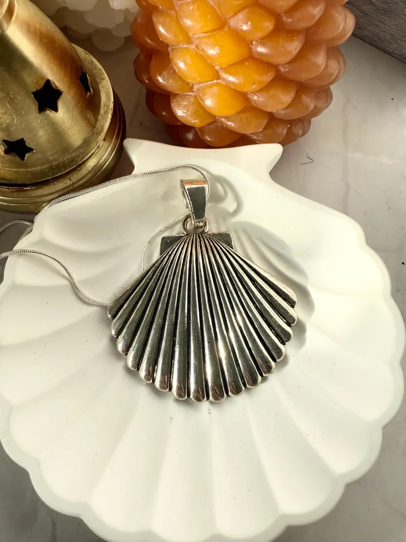Silver Large Shell Pendant Necklace - Etsy | Etsy (US)