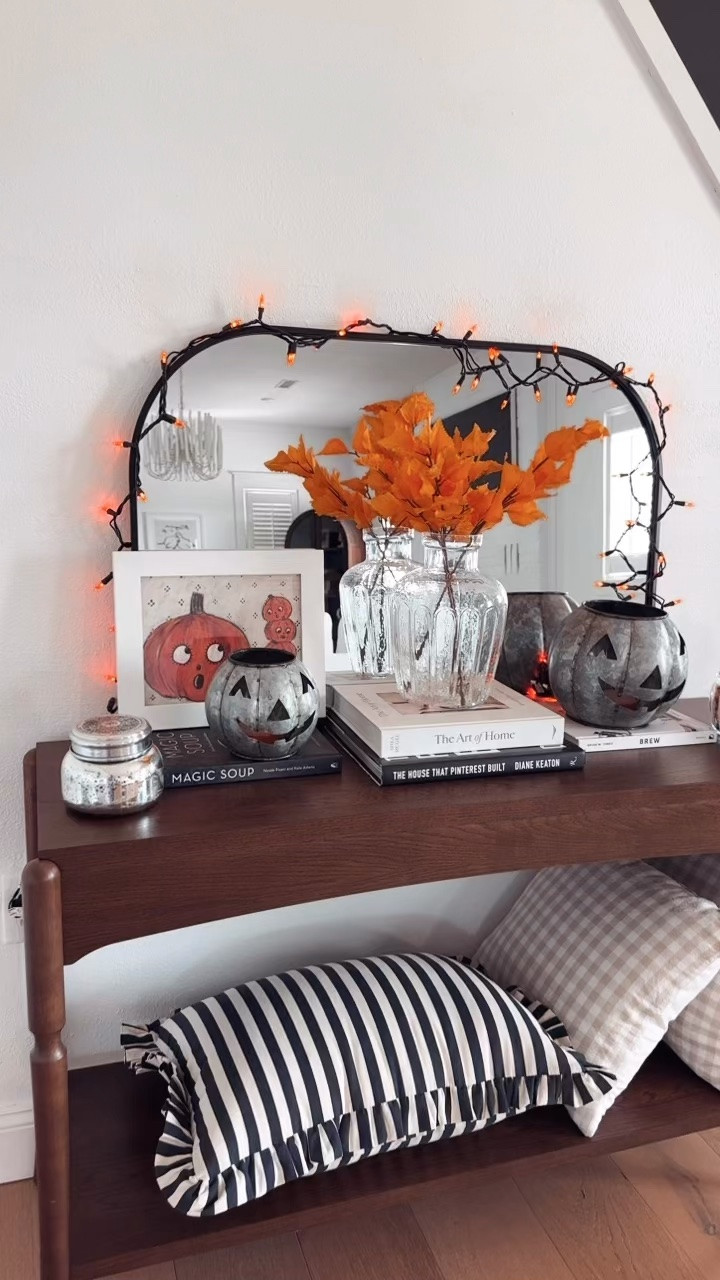 Sprinkled in a little nostalgic fall today on our entry table and absolutely love the way this looks🎃🍂