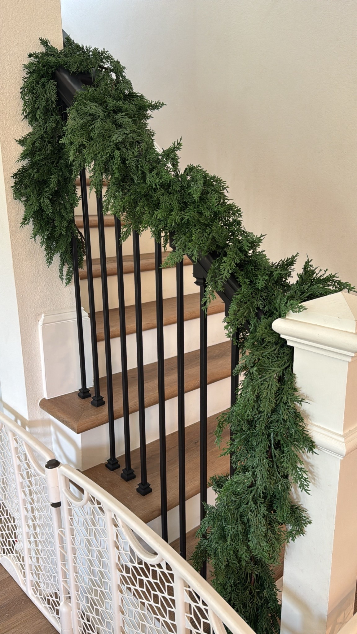 9ft garland for less than $50 

#LTKHoliday #LTKHome #LTKFindsUnder50